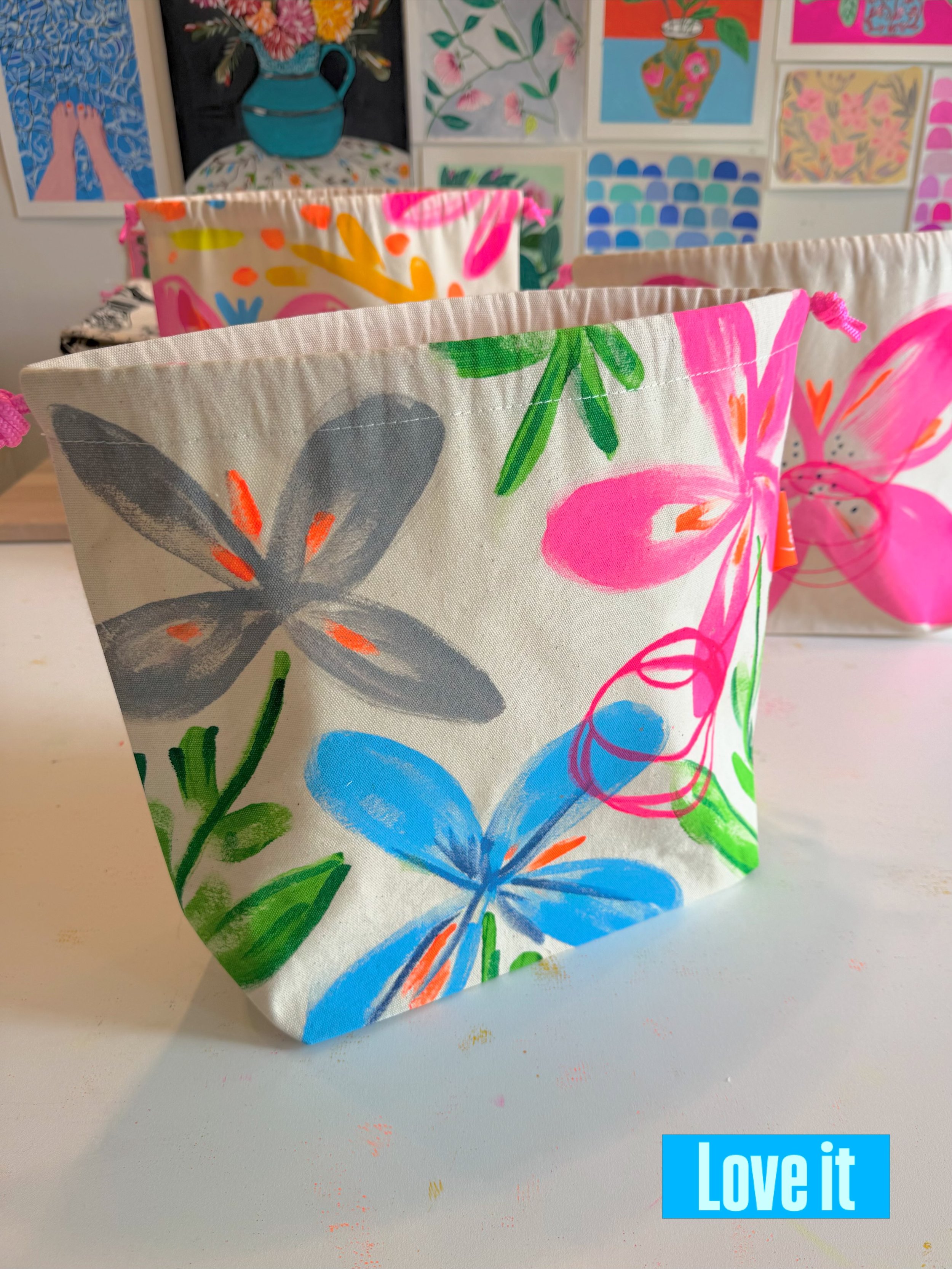 Hello Thursday🌈 Took a long break from insta to see what would happen and they put me in a corner as a punshment🤣  Anyway, testing a project bag for a new client with the colors Blue, Pink &amp; Grey, hand painted not screen printed. Sometimes colo