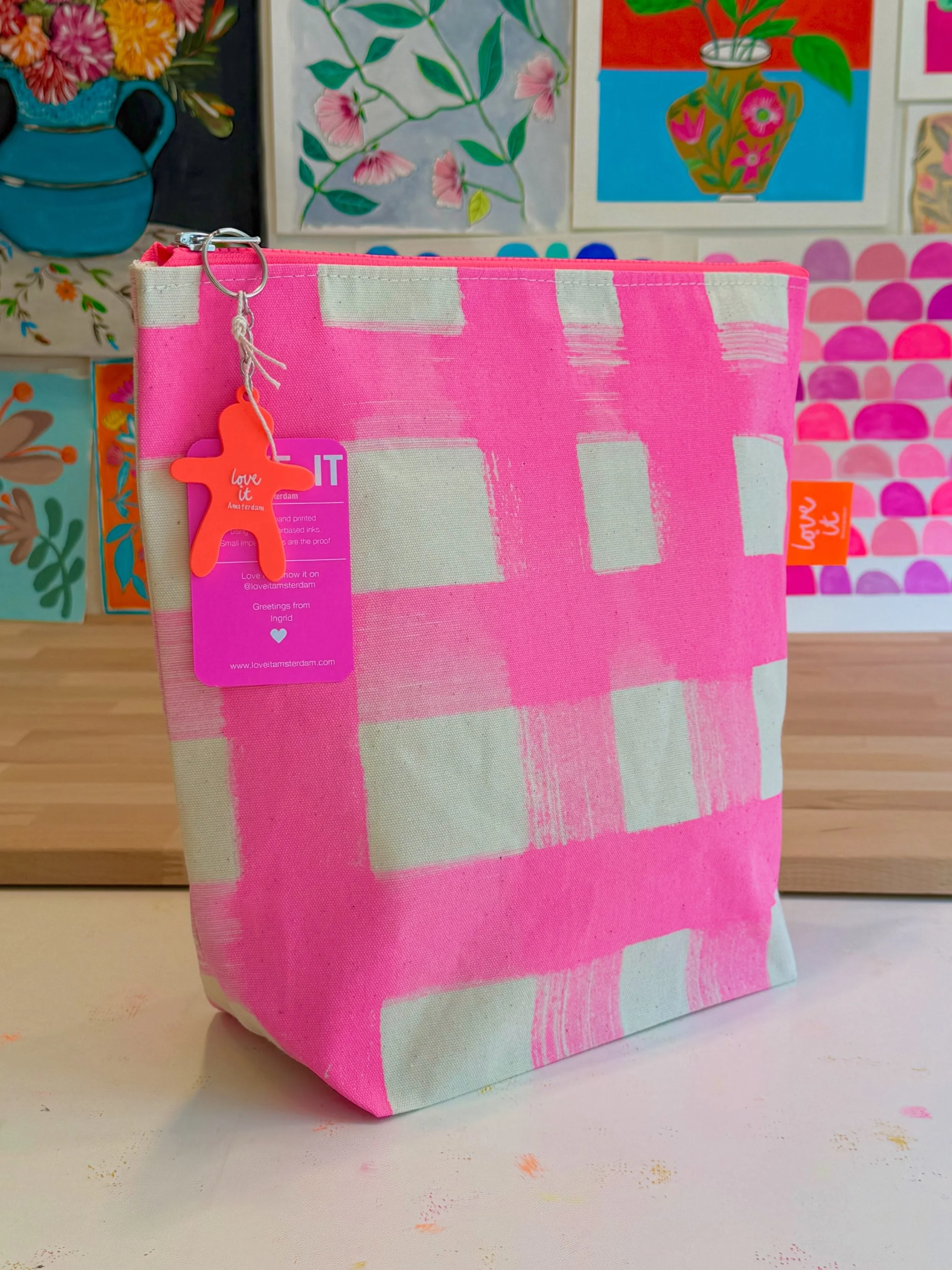 Hello Baby Pink🌈 And Hello Old grids from 8 years ago. Had to scroll back a long way to find them. Just started on my own after a split with partners and had to find my lost mojo back so i just made a lot of hand painted grid panels. Still love the 