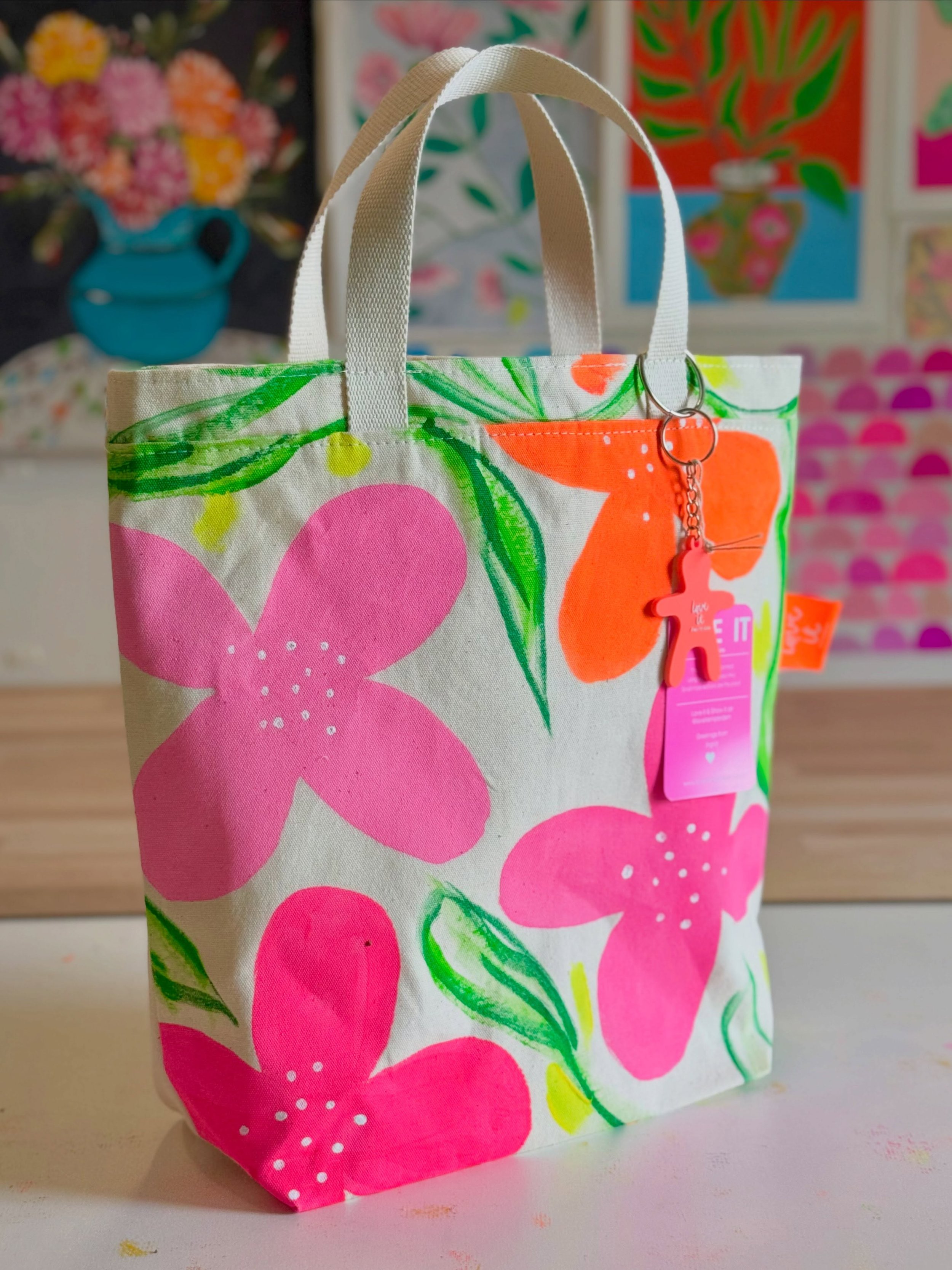 Hello Summer🌈 Added a new thing to the Buckets in the webshop. This simple closure feels like making 2 bags. Must feel the same if you line it, which i don&rsquo;t😅 I just do not see the benefit of it. Except if you want a zipper pocket in it. Well