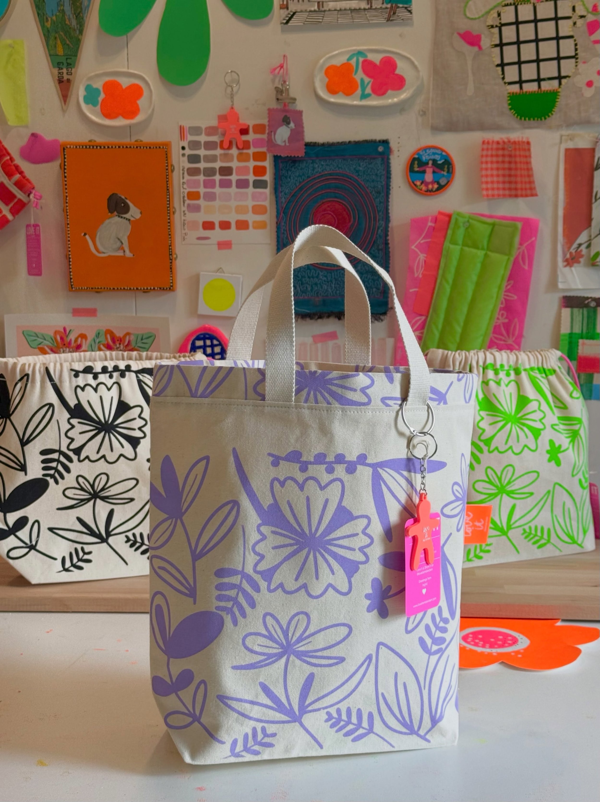 Hello Sunday🌈 Karen 🇨🇦 wanted a Lilac XL doodle Bucket with an extra drawstring closure. She got it💜 #projectbag #lilac #knitting #crochet #doodle