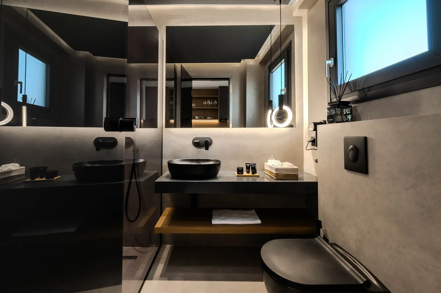 Minimal and modern, made for you.
#bdluxurystudiossuites