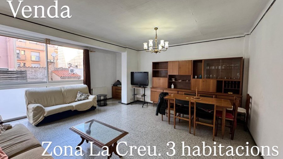 🏡 Pis totalment exterior de 3 habitacions dobles a La Creu (Girona)
💶 267.000 &euro;

✨ Lluminositat, amplitud i ubicaci&oacute; privilegiada.
🍽️ Cuina independent | 🛁 Bany complet | 🏢 1r amb ascensor
🔥 Calefacci&oacute; de gas | 🌞 Totalment e