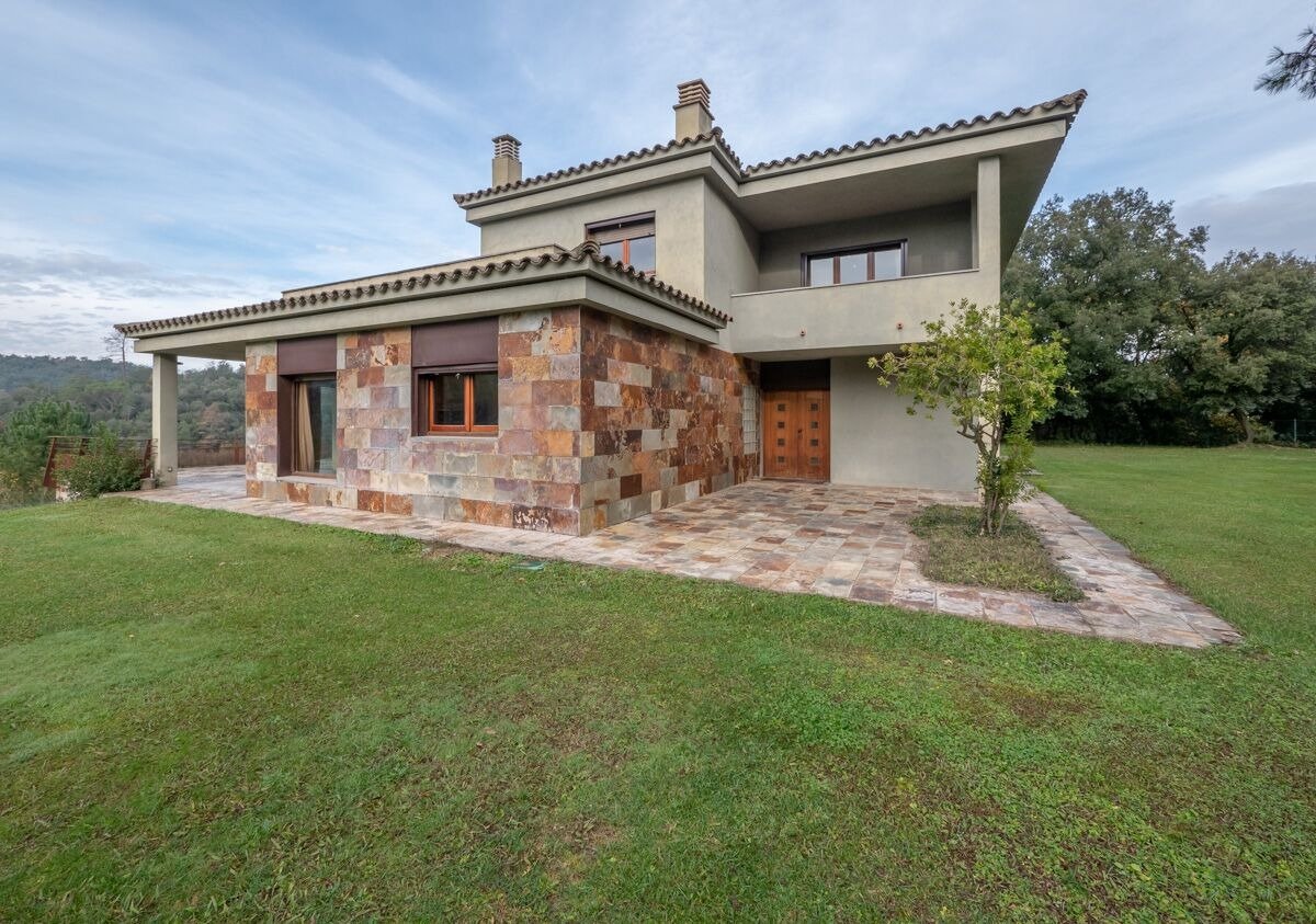 Xalet exclusiu a Bescanó amb 40.000 m2.