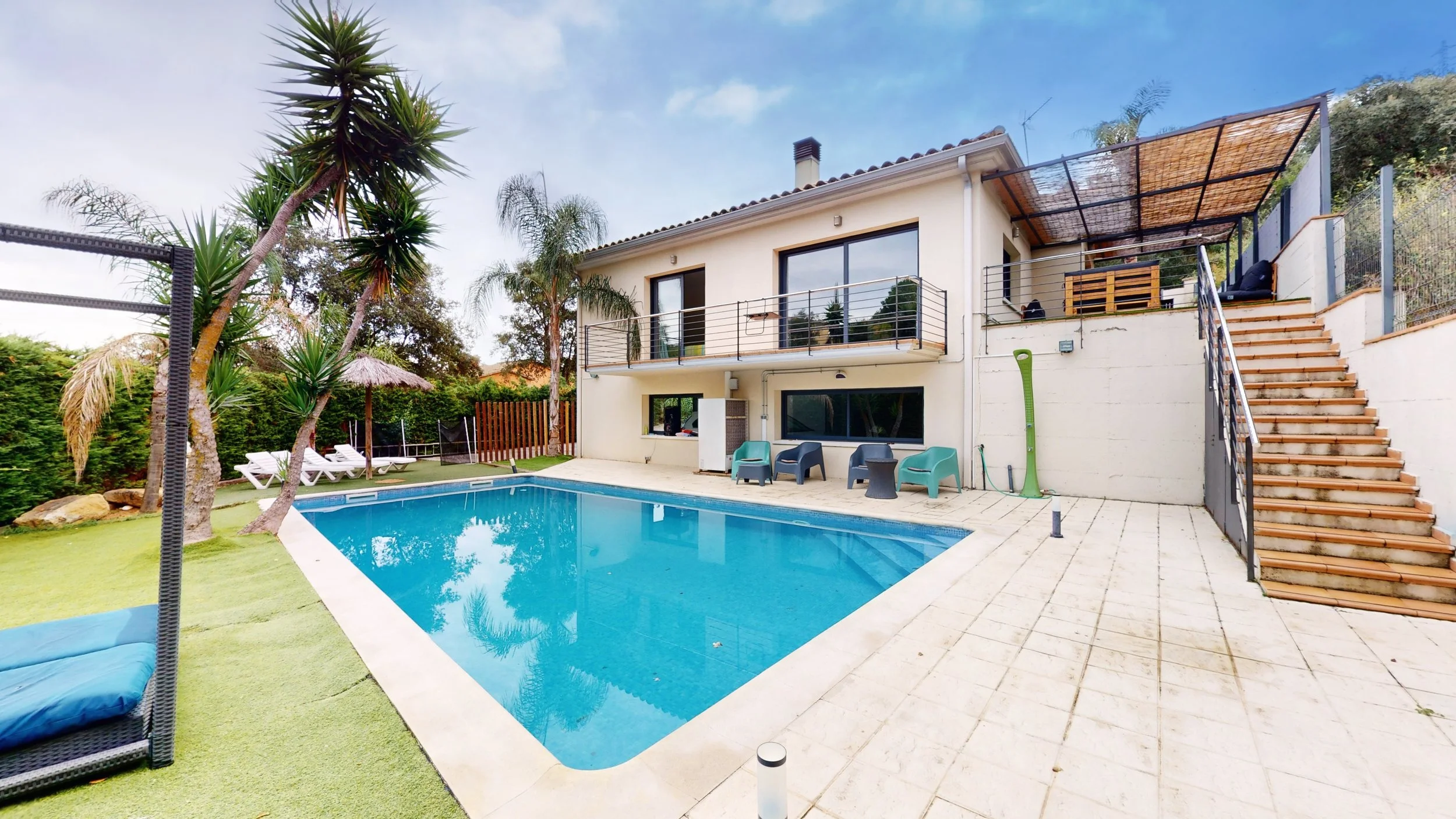 Vila independent amb piscina privada i jardí a zona residencial de Platja d’Aro.