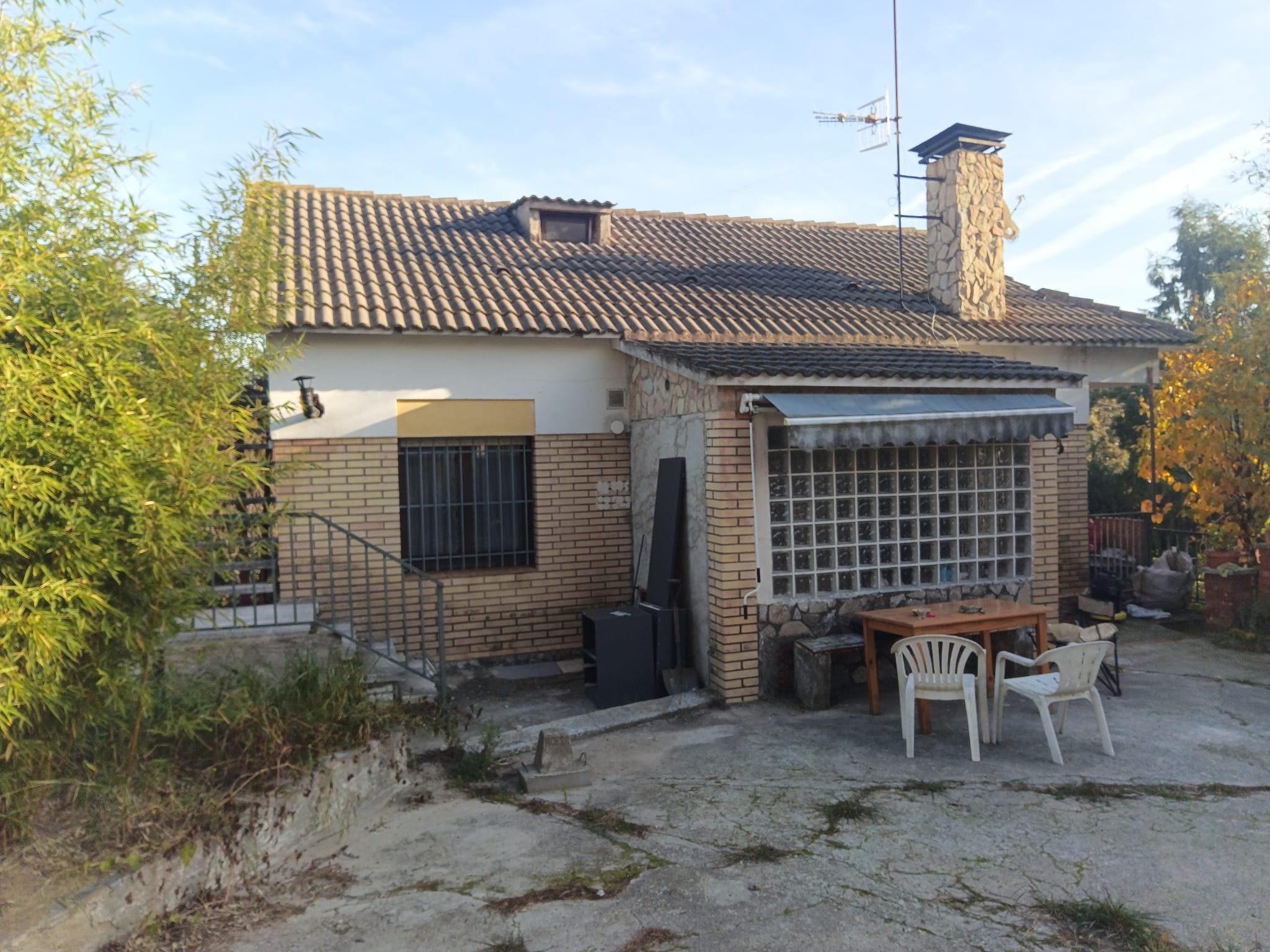 Casa amb terreny a Riells i Viabrea.