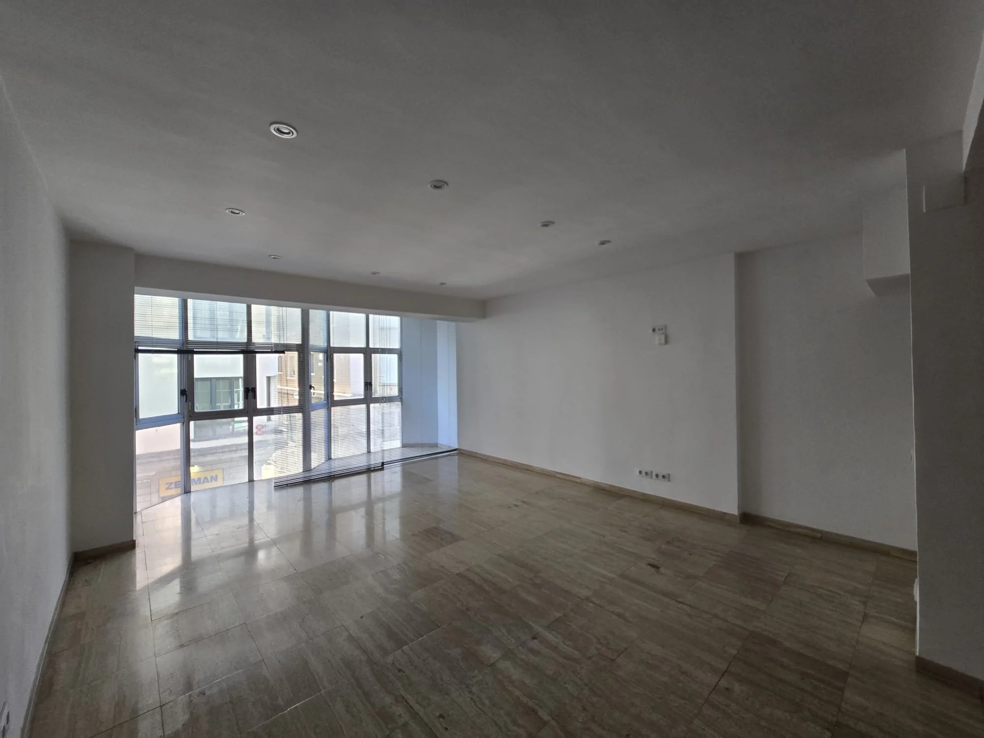 Lloguer Local a Marquès de Camps.