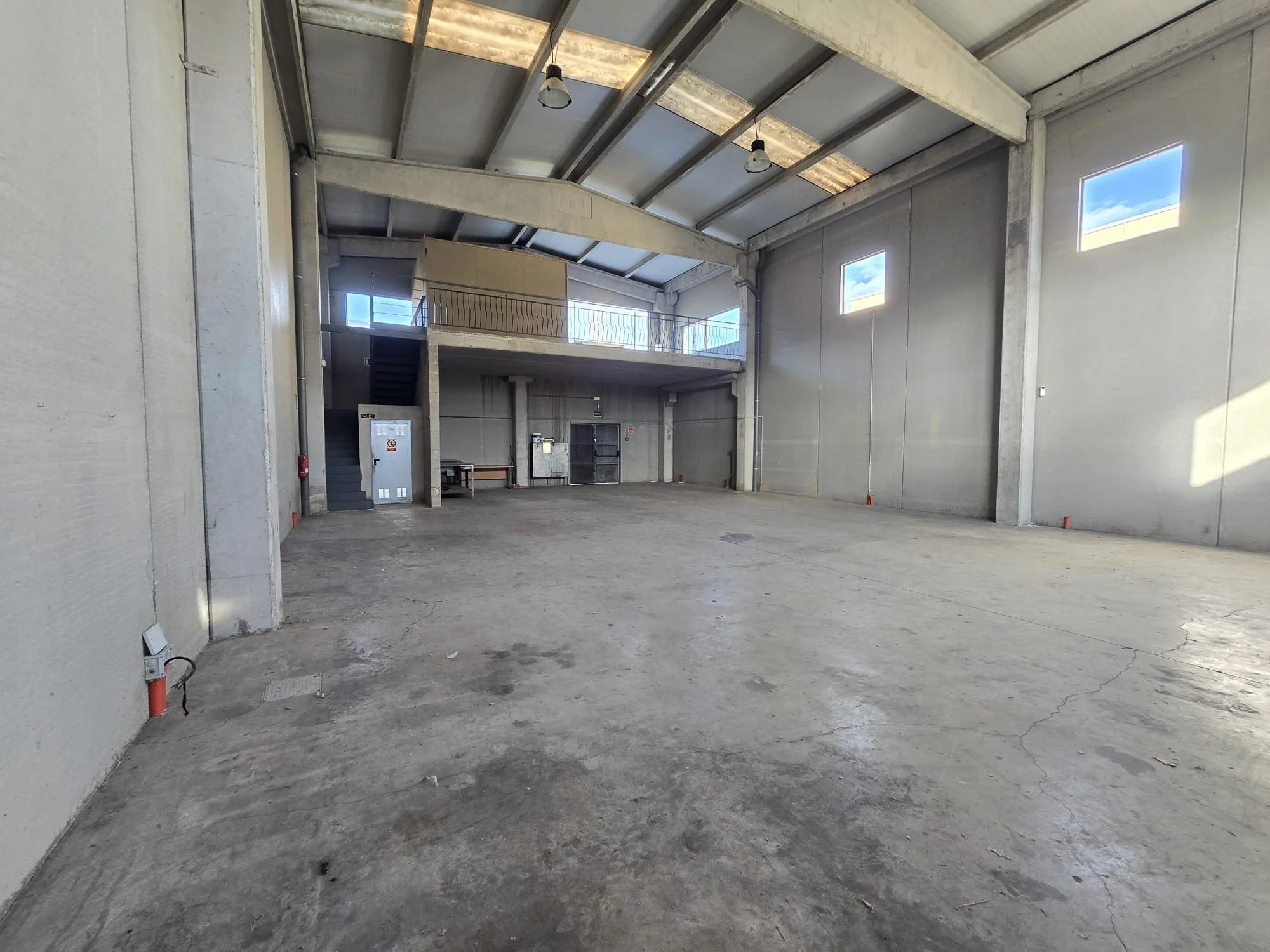 Lloguer Nau a la Cellera de Ter.