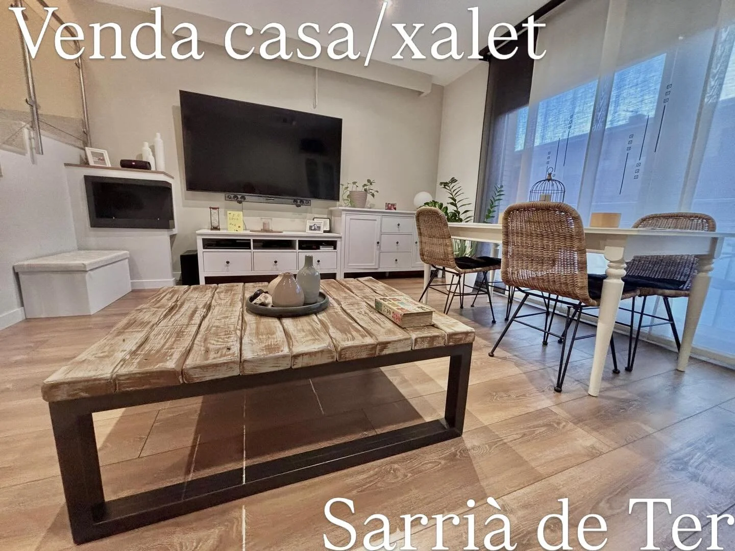 🏡 Xalet adossat impecable amb jard&iacute; a Sarri&agrave; de Ter

✨ Espai, llum i tranquil&middot;litat a pocs minuts de Girona

&bull; 166 m&sup2; constru&iuml;ts
&bull; 3 habitacions (1 suite + 2 dobles)
&bull; 2 banys + 1 lavabo
&bull; Jard&iacu