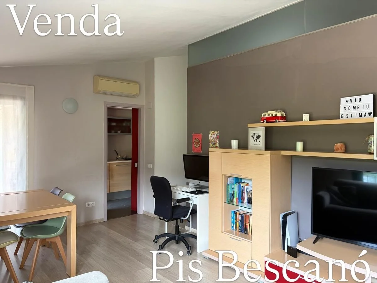 ✨ &Agrave;tic d&uacute;plex amb encant a Bescan&oacute;

🏡 118 m&sup2; constru&iuml;ts 
☀️ Terrassa orientada al sud amb vistes obertes 
🌙 Gran altell amb finestra Velux per gaudir de les estrelles 
🛏️ 3 habitacions 
🍽️ Cuina independent 
🛋️ Amp