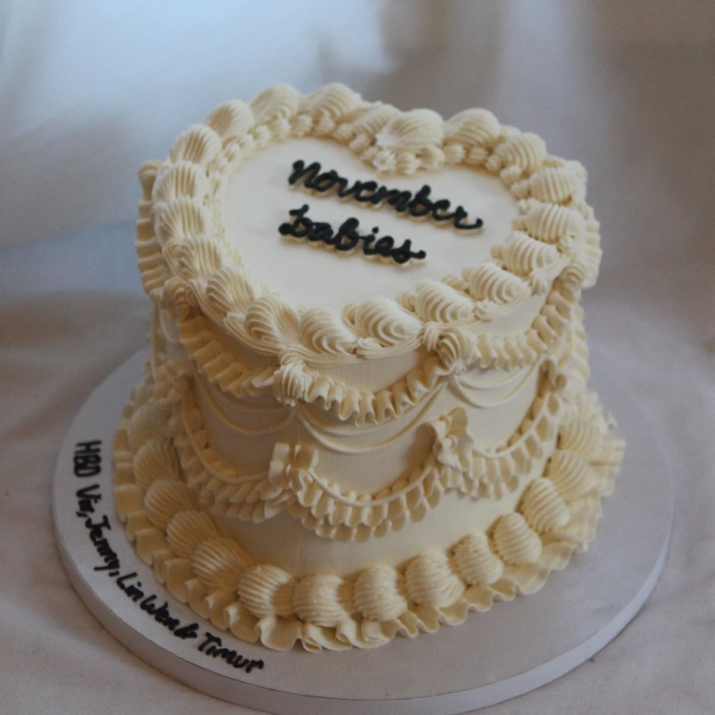 something about an all white cake✨🤍 

For an engagement &amp; a celebration of the November babies !💓☺️