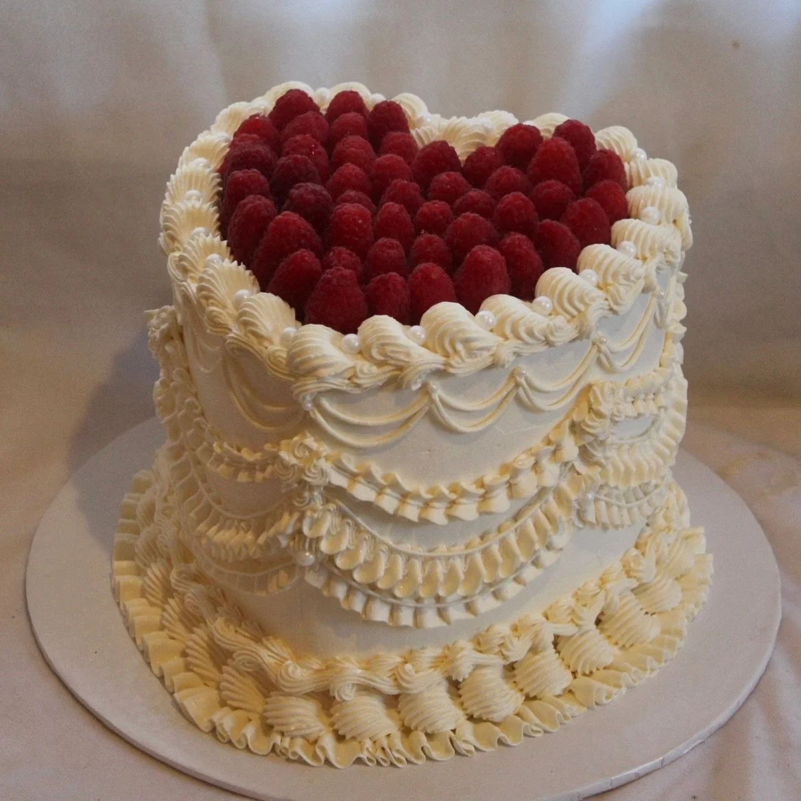 fresh raspberries on cakes &gt;&gt; 😍

&amp; in love with this bridal shower theme&mdash; &lsquo;From Miss to Mrs with pearls and kisses&rsquo; !
