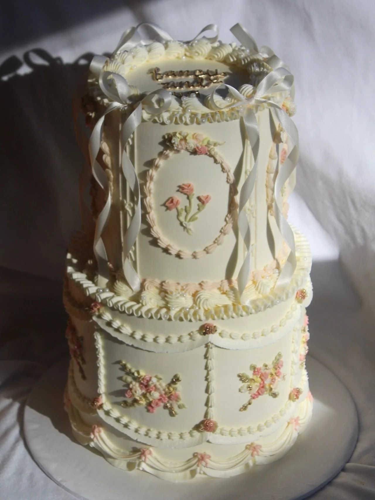 40 and ~extra~ fancy ✨💖

literally my dream cake
The pearls, little ribbons, flowers&mdash; in love with everything🥹😍

for a &lsquo;Fancy&rsquo; themed 40th Birthday💖