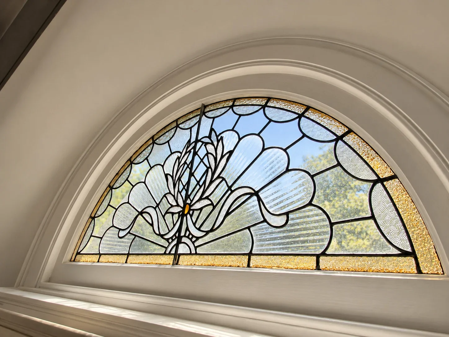 408 Greenwood Ave Wyncote PA 19095 is a 1910 built home that features original stained glass windows