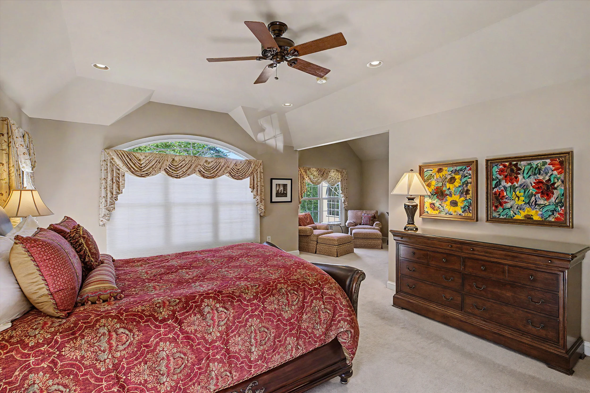 16 chestnut ln north wales pa 19454 master bedroom with sitting room