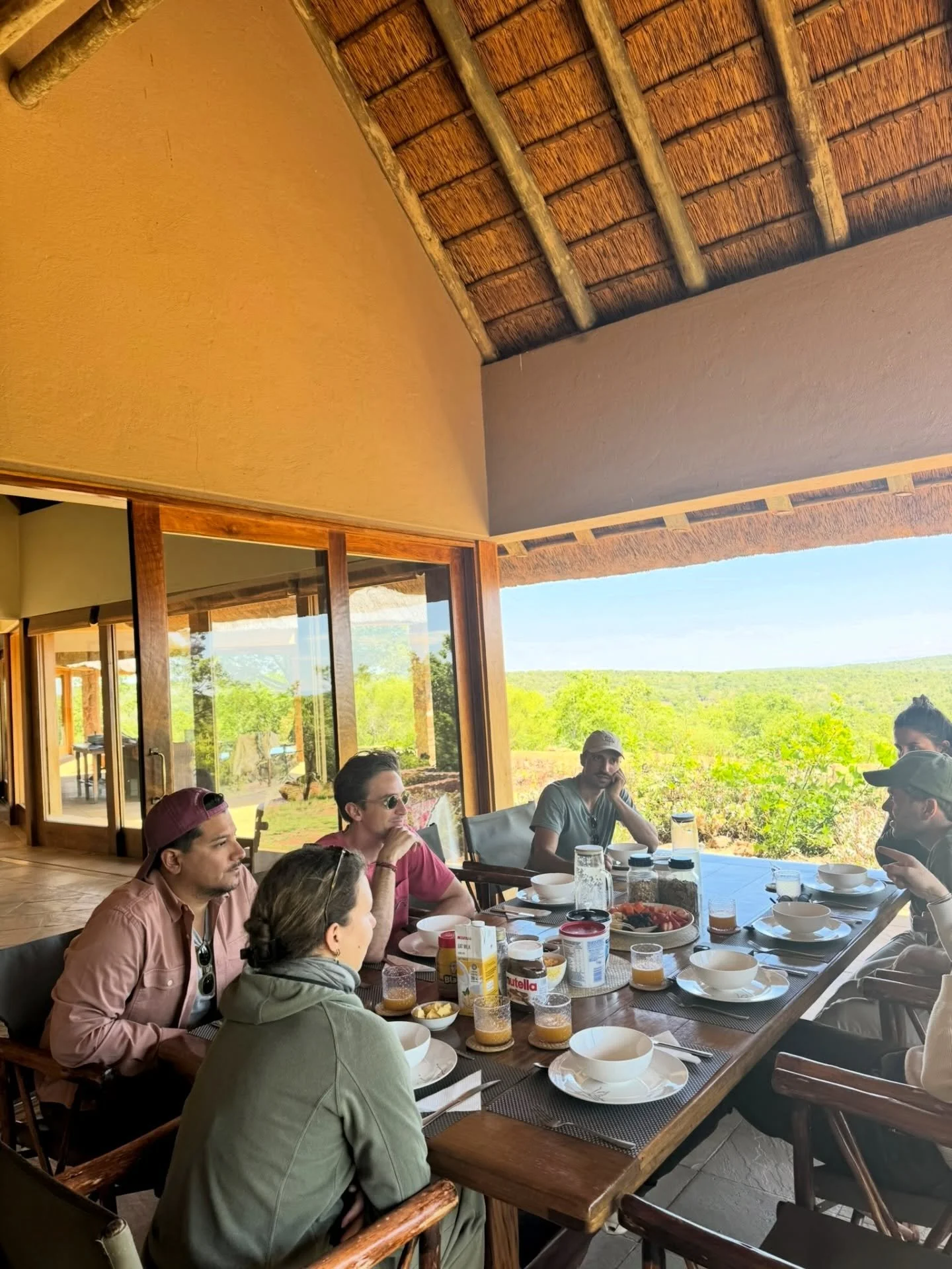 Meals at Morala are part of the experience, not something to fit around it.
 
Your group dines together, at your own pace, with no set seating times or shared tables. 

With our private chef, Maria, dining becomes another way to slow down and be pres