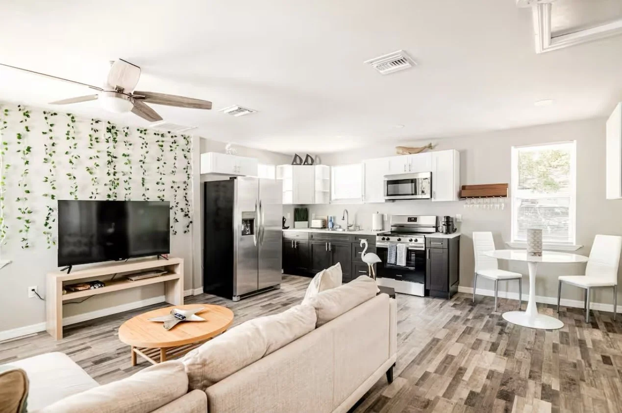 Sunny South Tampa Cottage