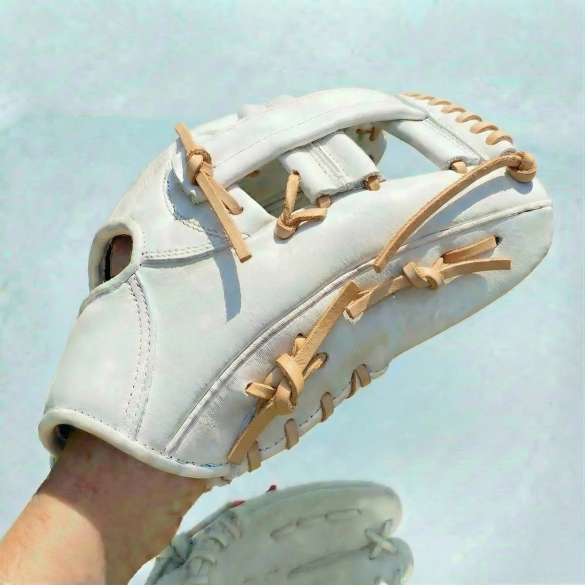 product-baseball-glove-loop-alum-primary-v1-2048.jpg