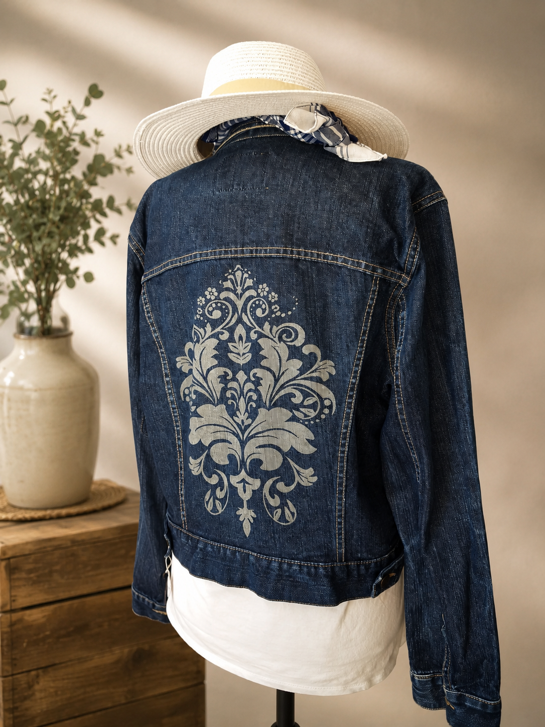 Chaqueta vaquera con rosetón fallero