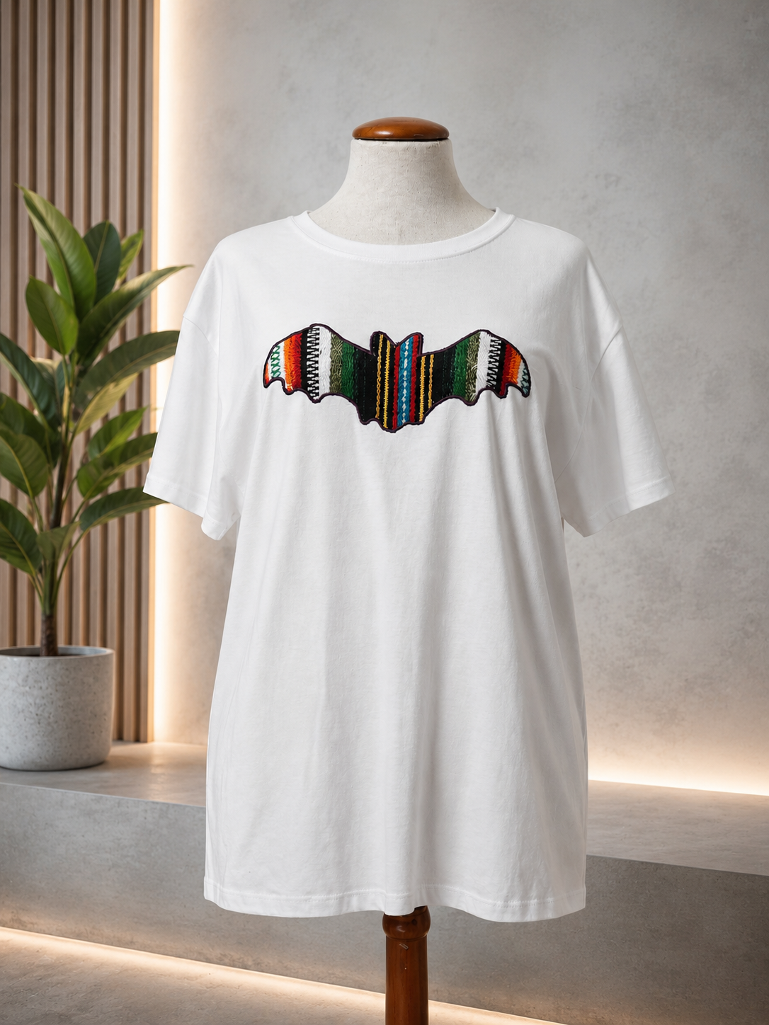 Camiseta "LØRAT" blanca