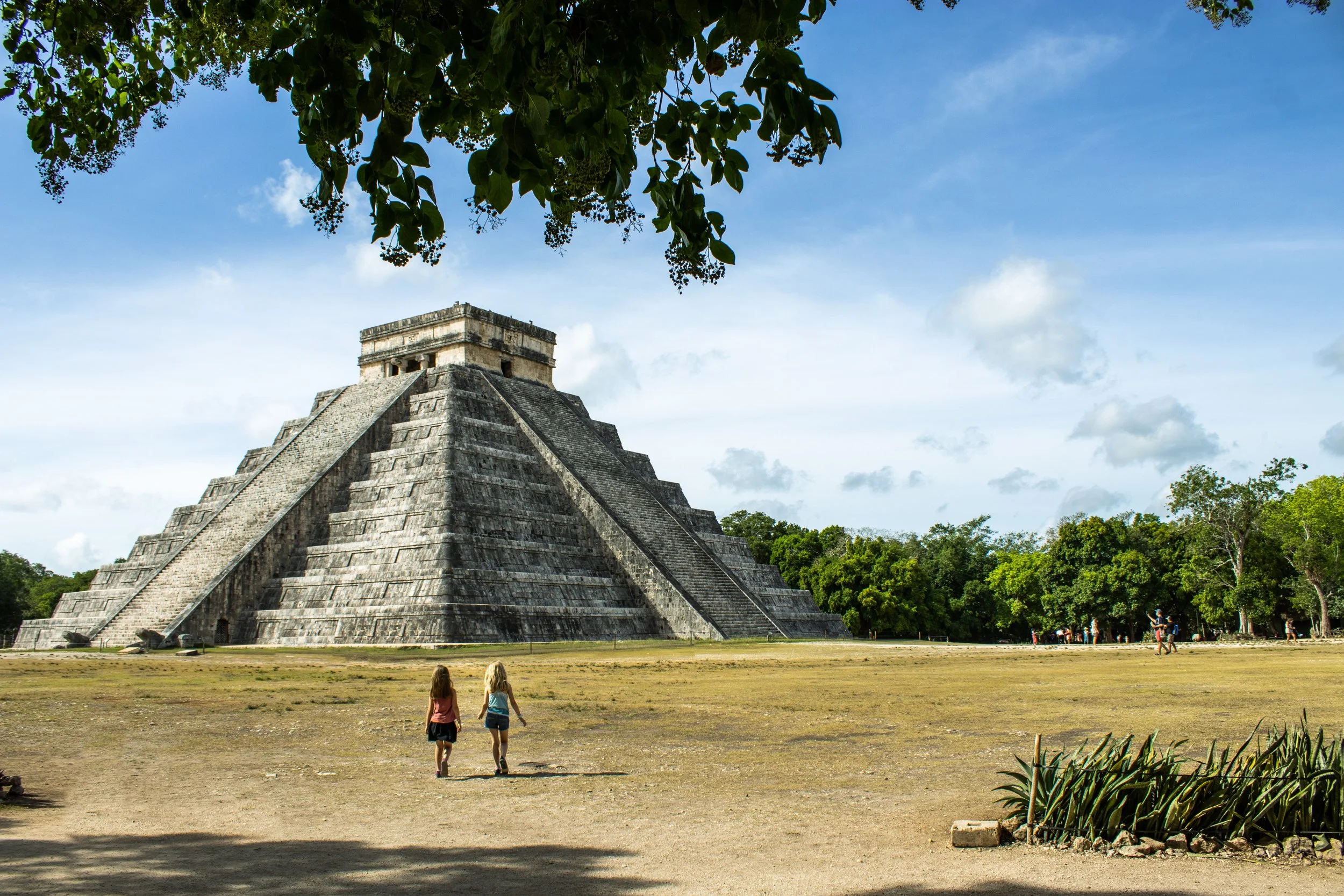 Walking towards The Temple of Kukucan in Chichén Itzá Mexico
