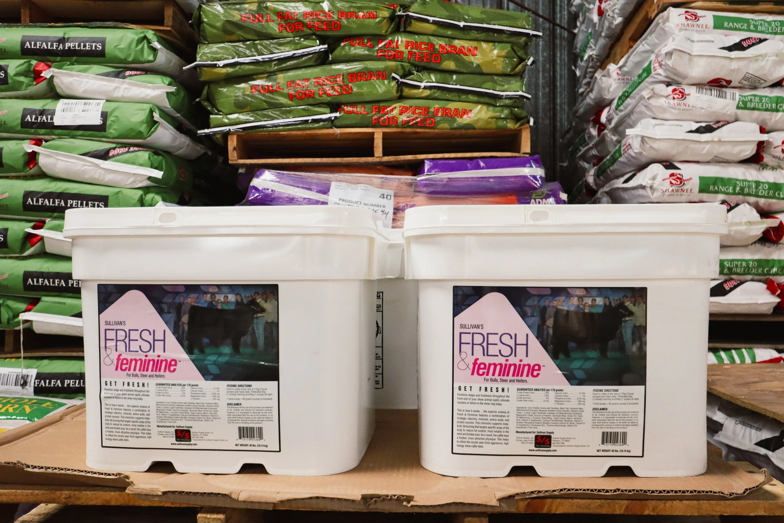 Show feed and supplements formulated to support livestock performance, appearance, and ring readiness.
