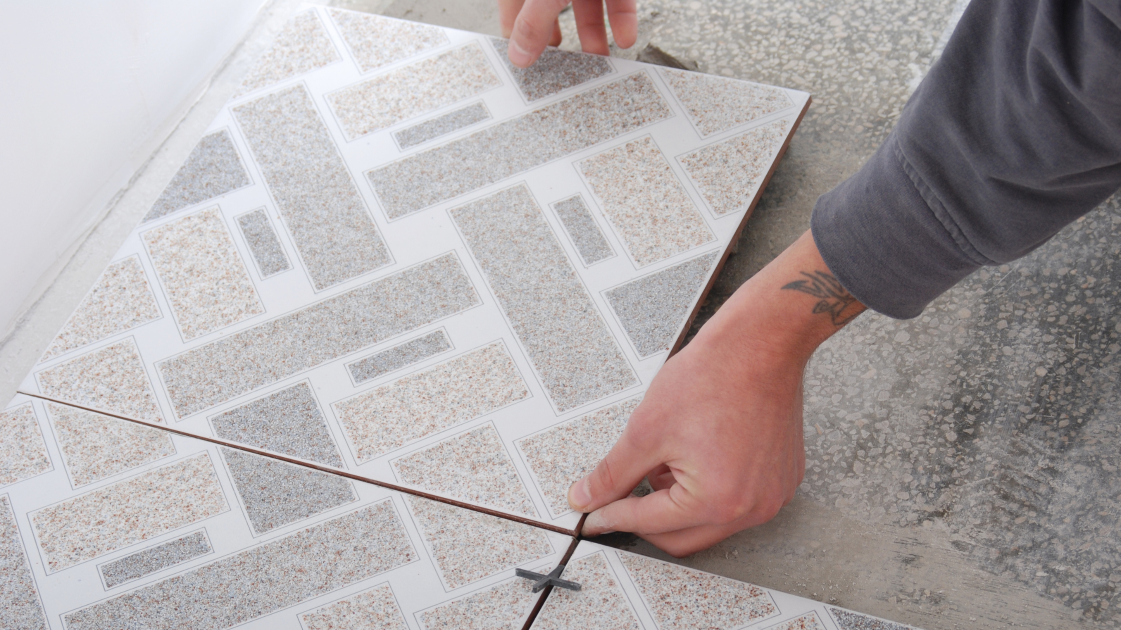 What to Know About Removing Old Flooring Before Installation