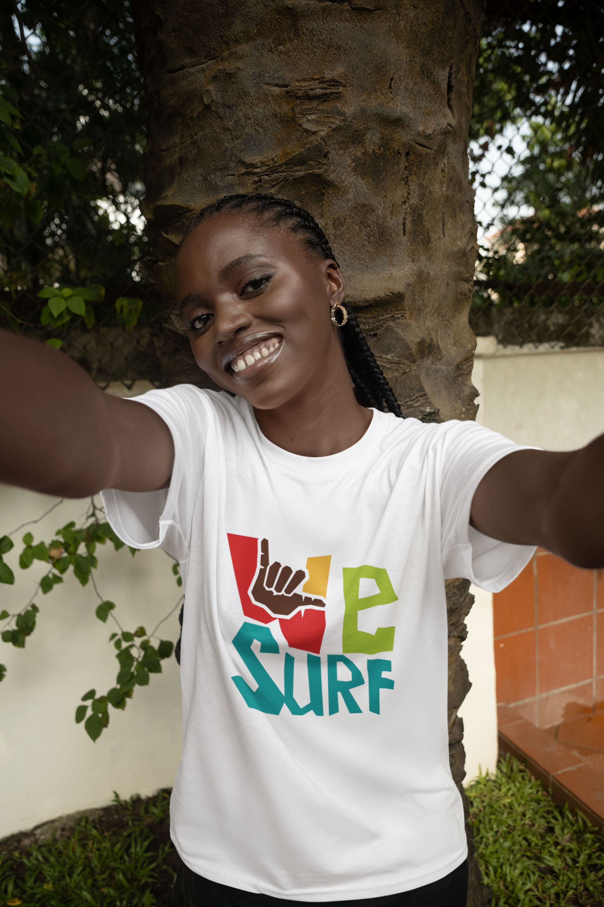 WE SURF CHEST LOGO TEE