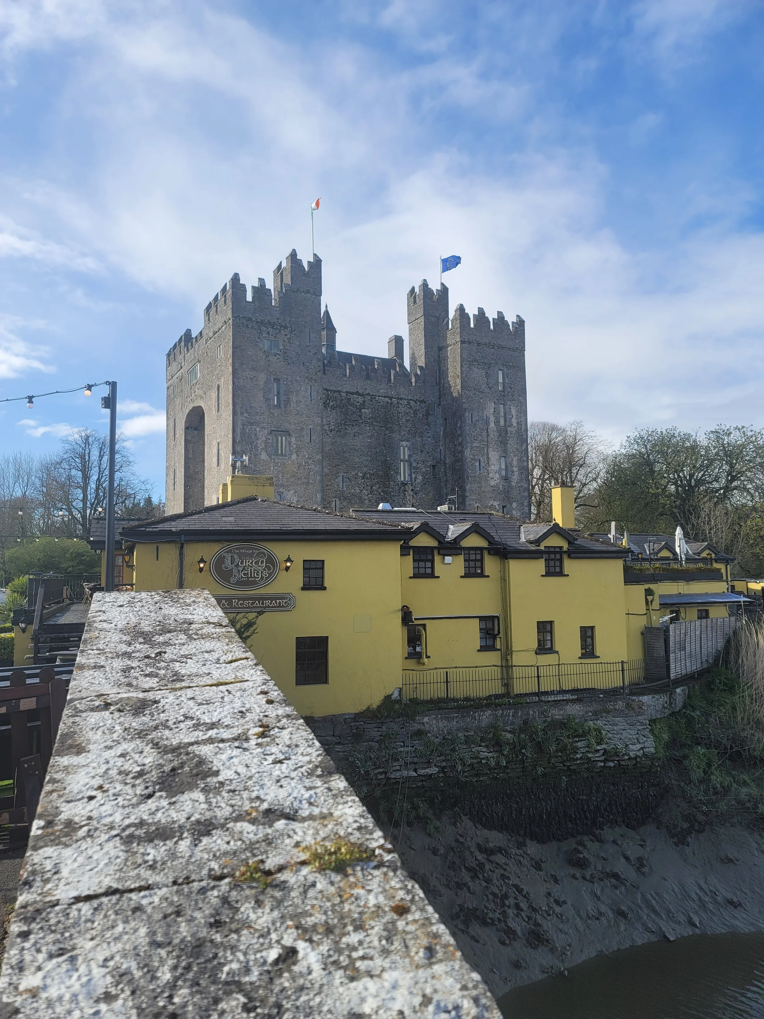 Durty Nellie’s pub beside Bunratty Castle in County Clare on an Ireland vacation.