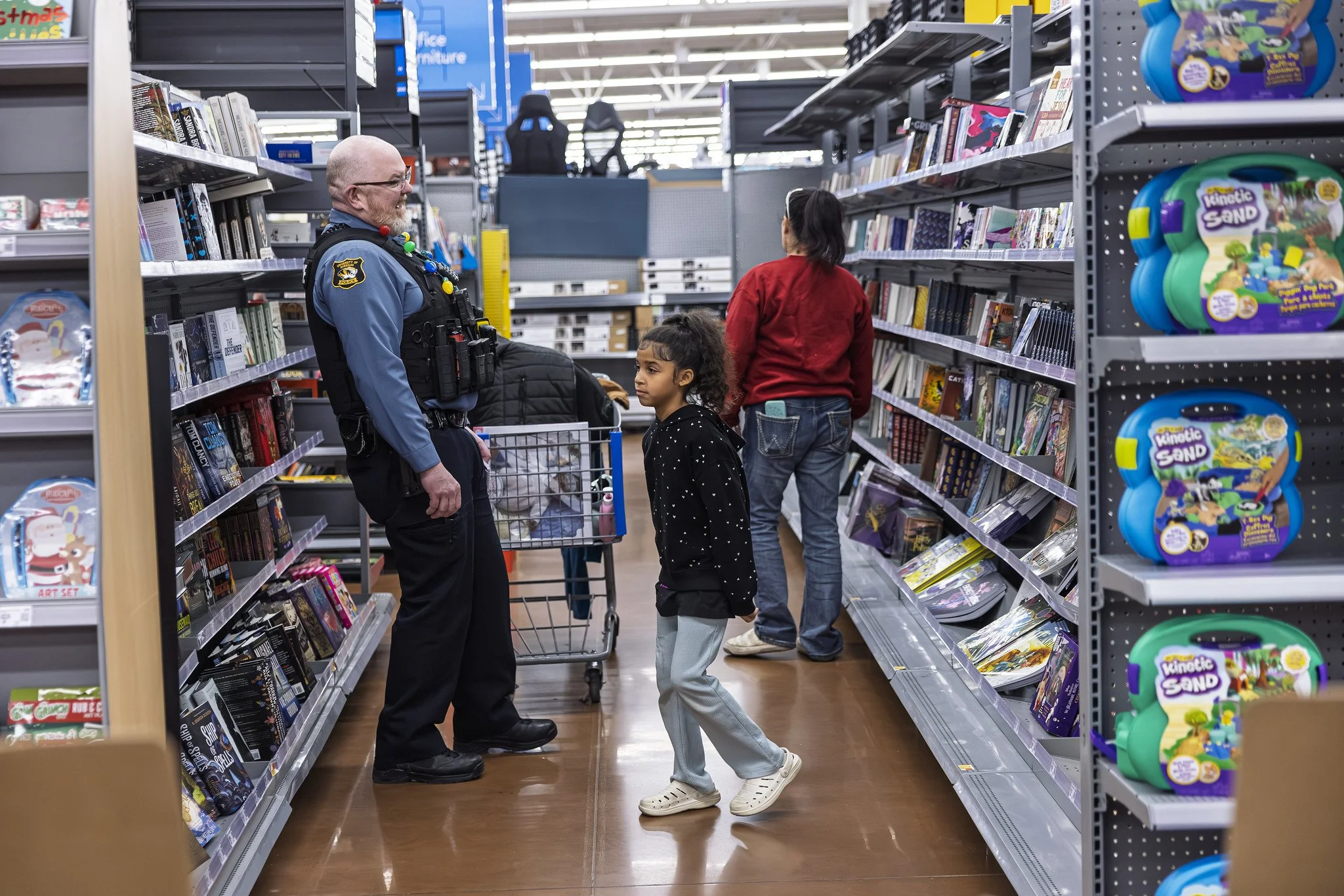 20251211_shop_with_a_hero_0318