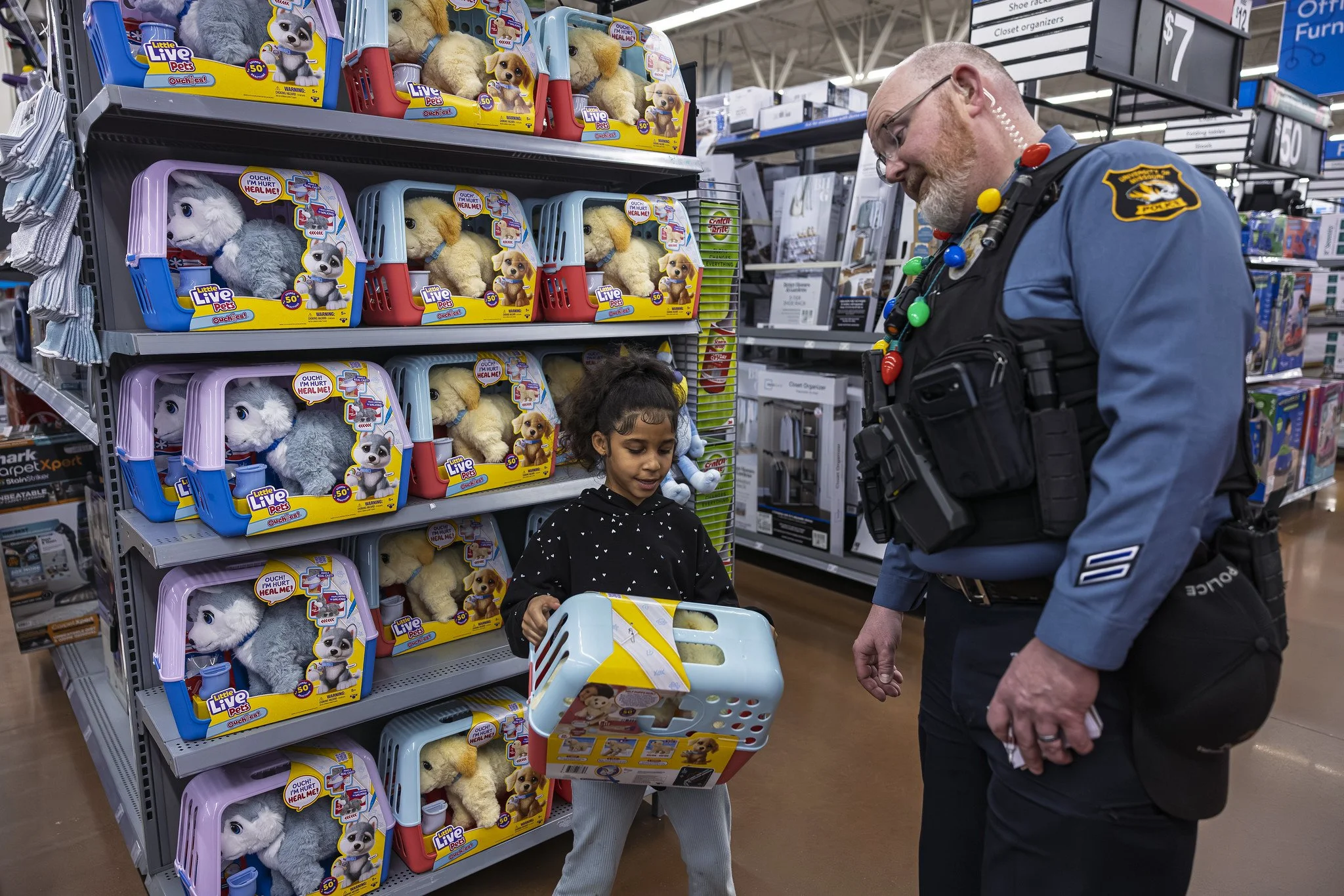 20251211_shop_with_a_hero_0295
