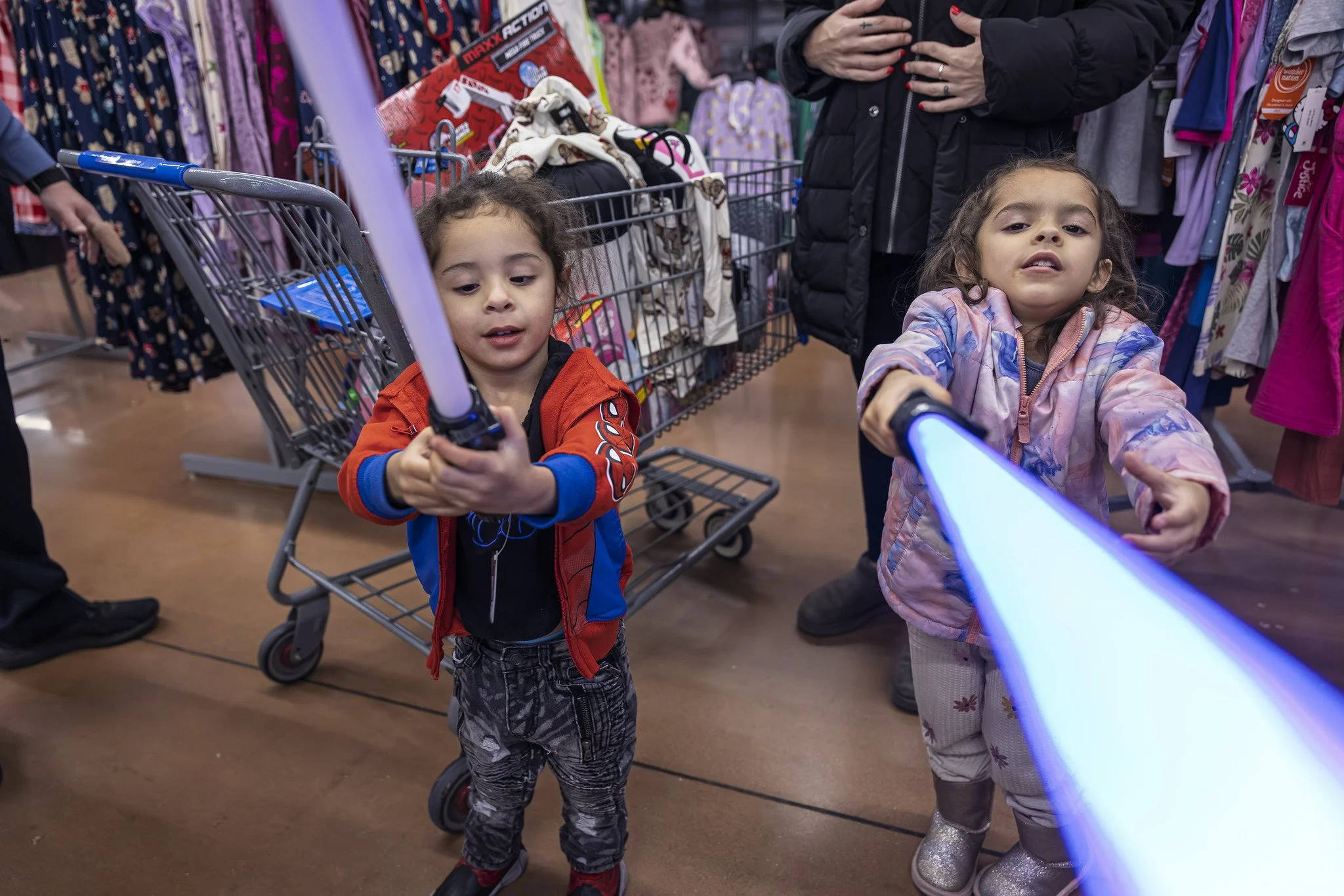 20251211_shop_with_a_hero_0213