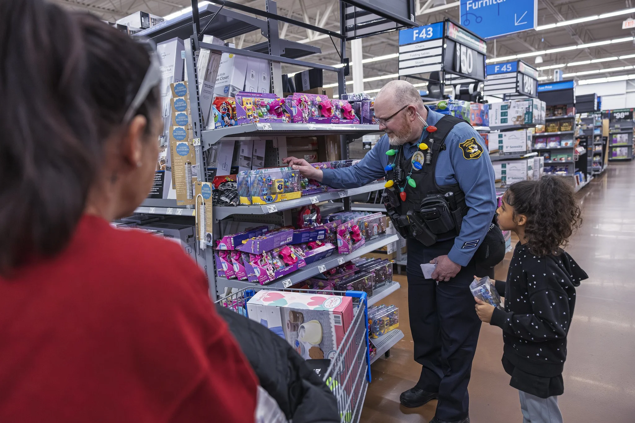 20251211_shop_with_a_hero_0314