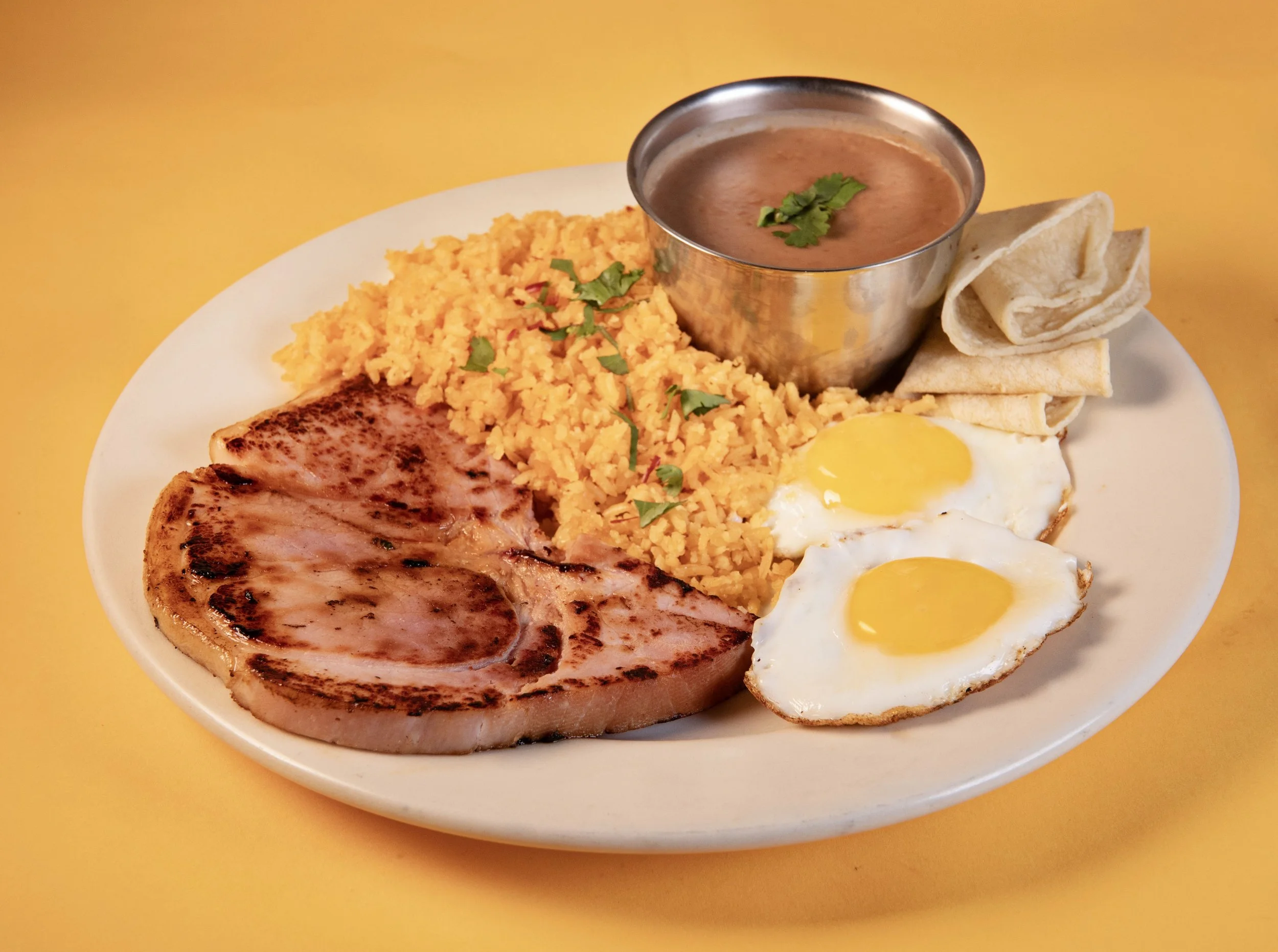 DESAYUNO DE HUEVOS Y JAMON