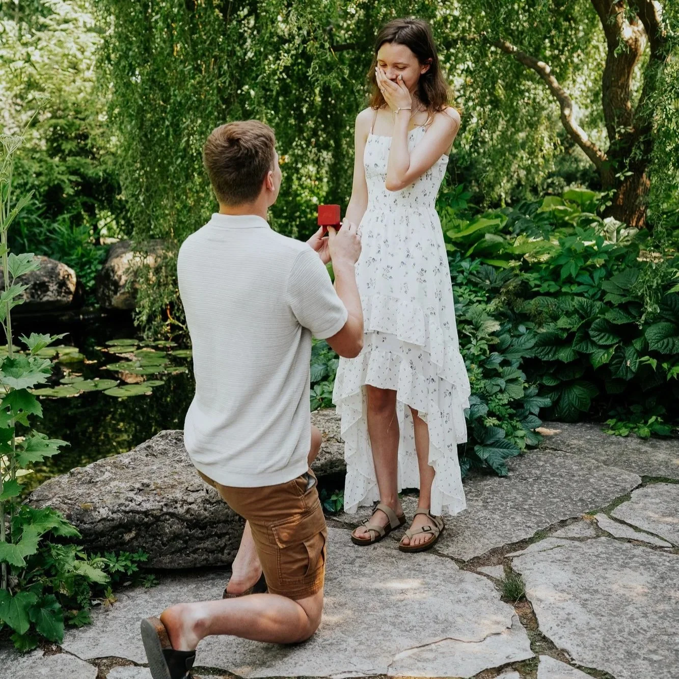 surprise+proposal+olbrich+gardens+madison-1.jpg