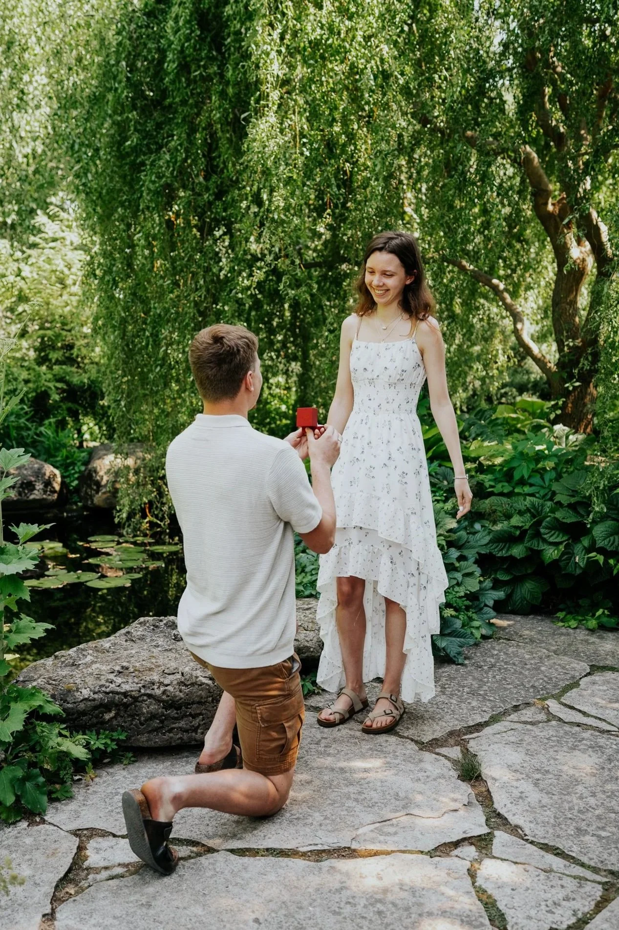 surprise+proposal+olbrich+gardens+madison-2.jpg