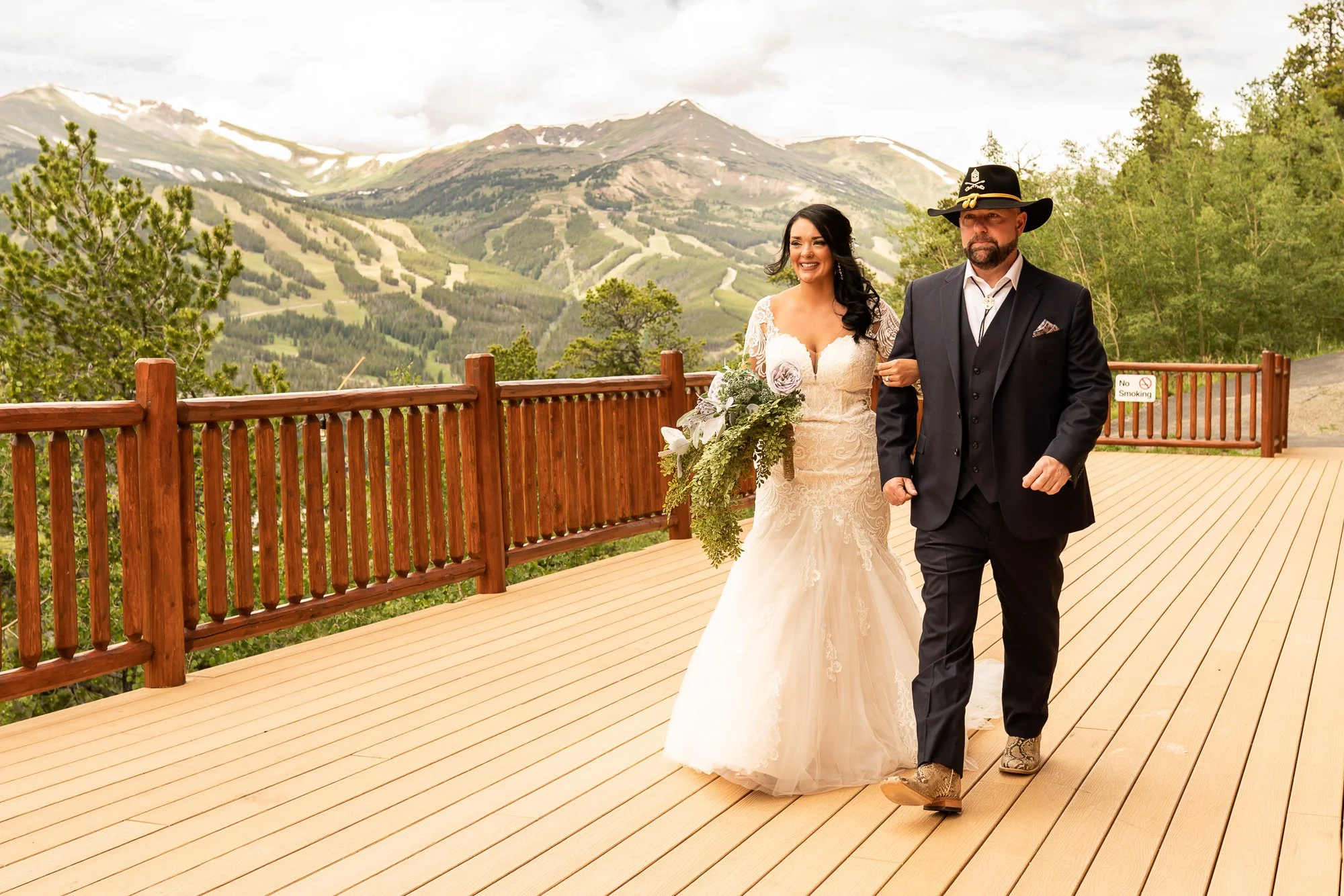 bride walking up the isle.jpg
