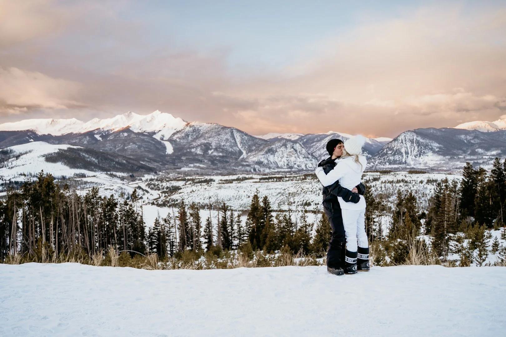10-mile-range-and-frisco-view-winter-sunrise-elopement-kiss.jpg
