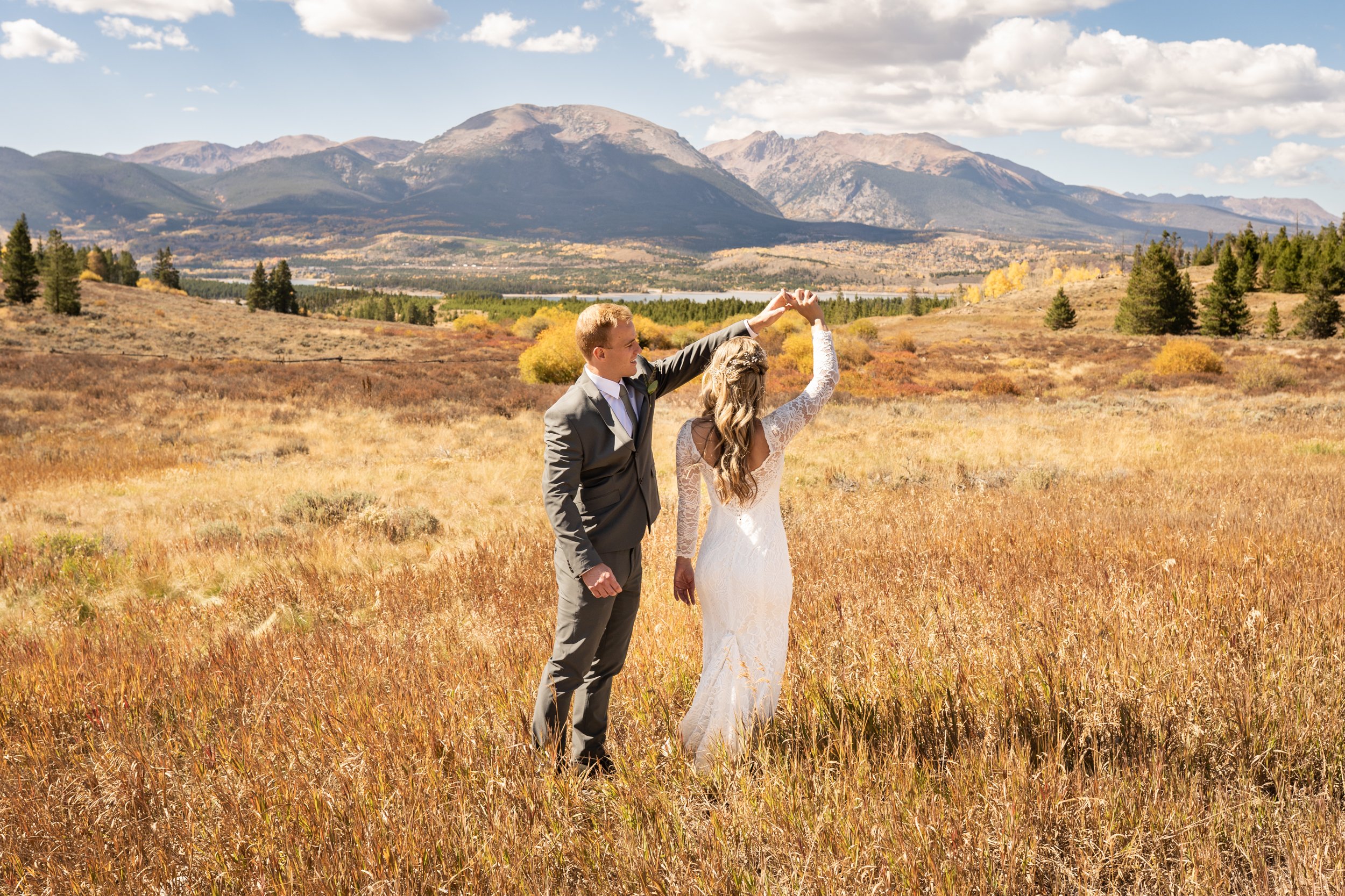 buffalo-mountain-view-elopement-dance.jpg