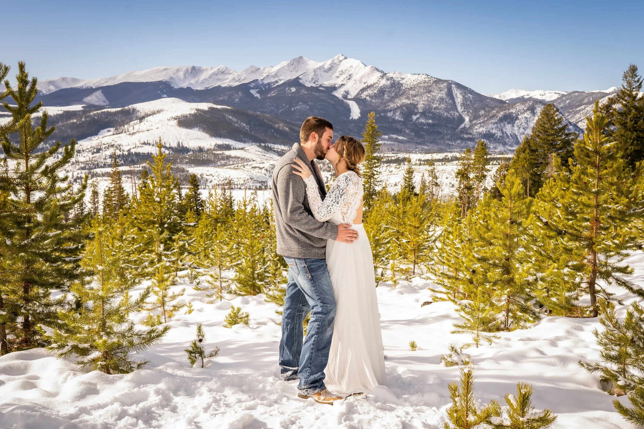 casual-elopment-kiss-with-mountain-view.jpg