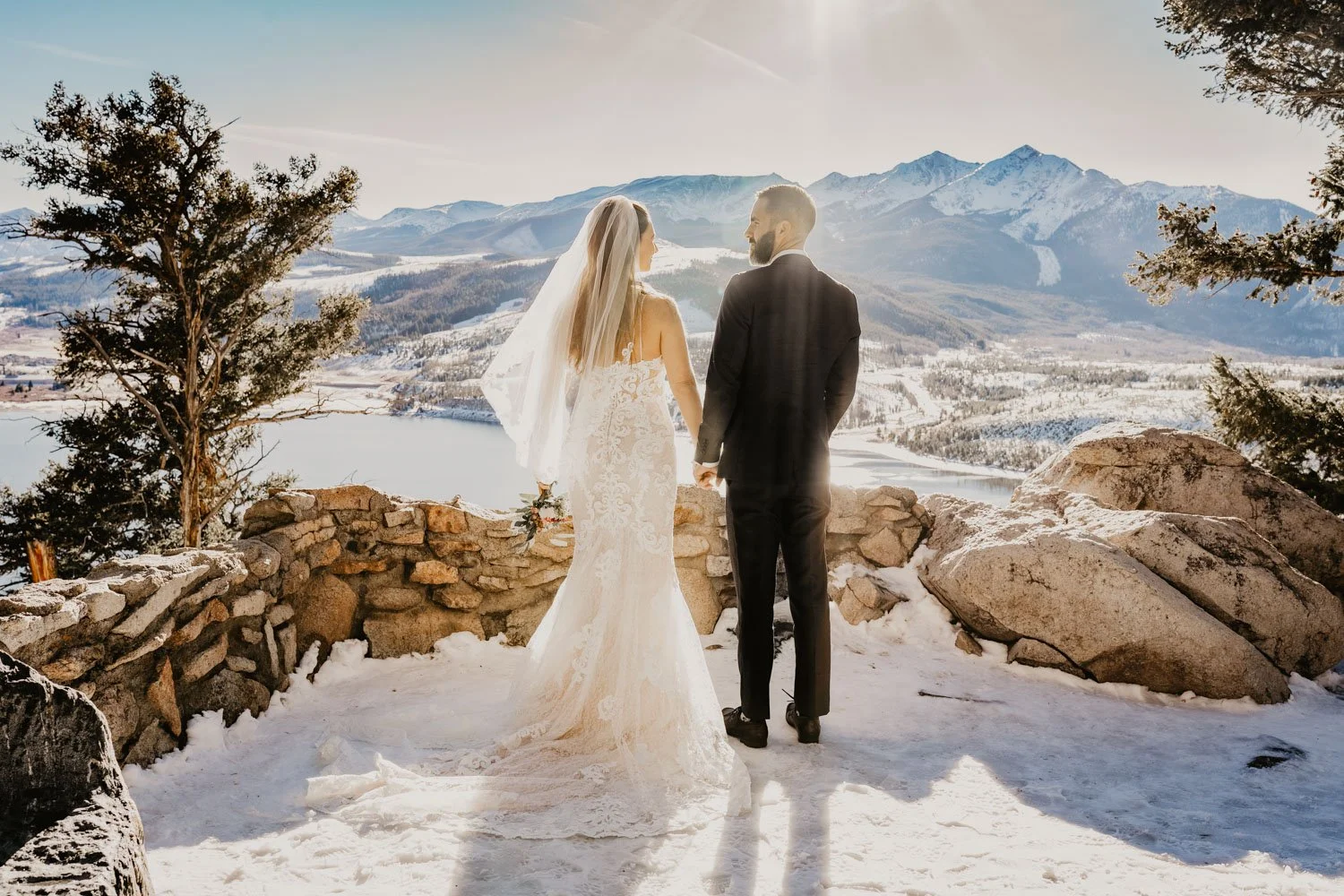 elopement-at-colorado-overloook-winter.jpg