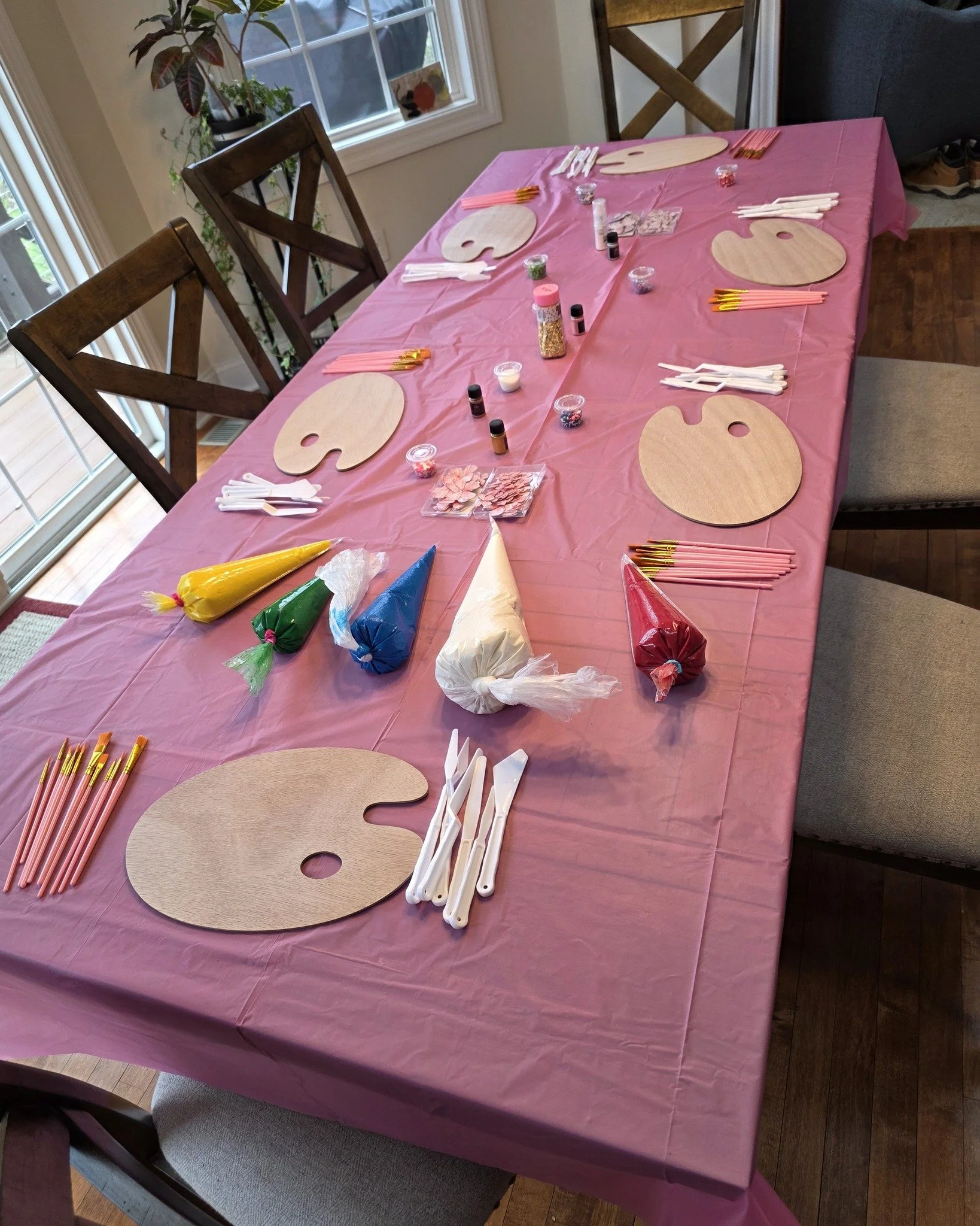 🎂✨ NEW at the bakery: Cake Workshops! ✨🎂

Today we hosted our very first workshop and had so much fun bringing out everyone&rsquo;s creativity!

We provide everything you need &mdash; cake, decorating tools, frosting, sprinkles, and even a take-hom