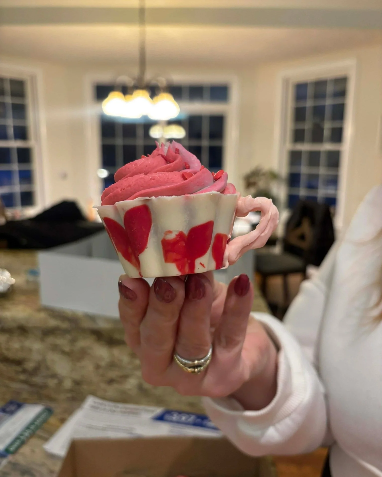 Happy Sunday, sweet friends 🌸💖
 
February is our month of pink &mdash; a time to celebrate love, kindness, and all things Galentine ✨
Below is our lovely teacup cupcakes! Entirely edible from the chocolate shell to the dulche de leche filling!.