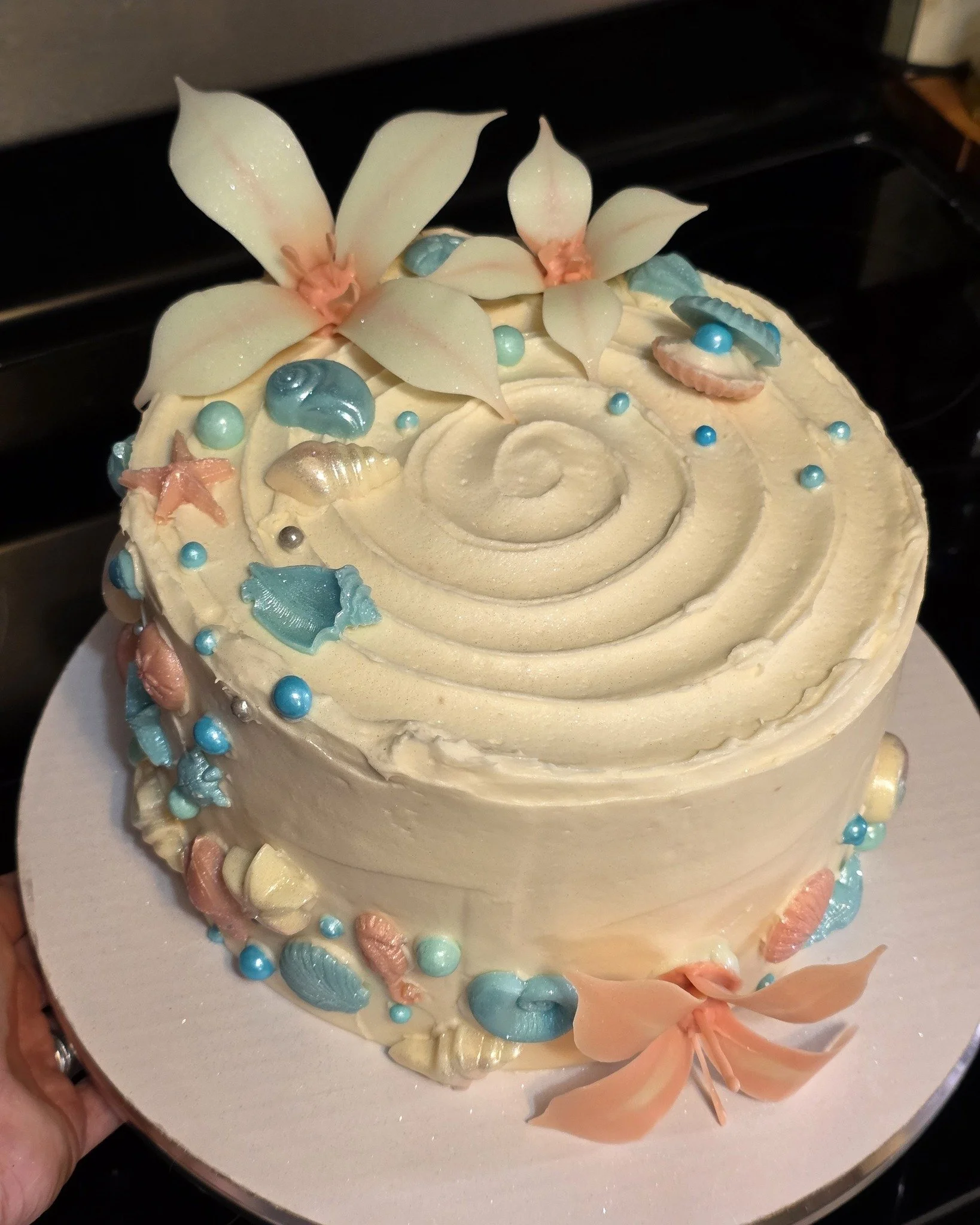 Summer beach vibes 🌊☀️

Today&rsquo;s delivery was extra special&mdash;created for a wonderful young woman who dreamed of a cake that captured the beauty and elegance of the beach.

This stunning 3-tier strawberry cake is layered with luscious cream