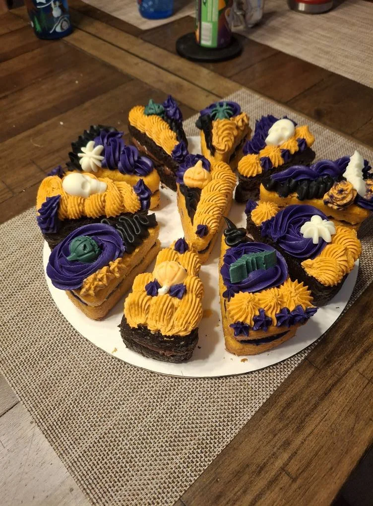 Medium Halloween cake pizza