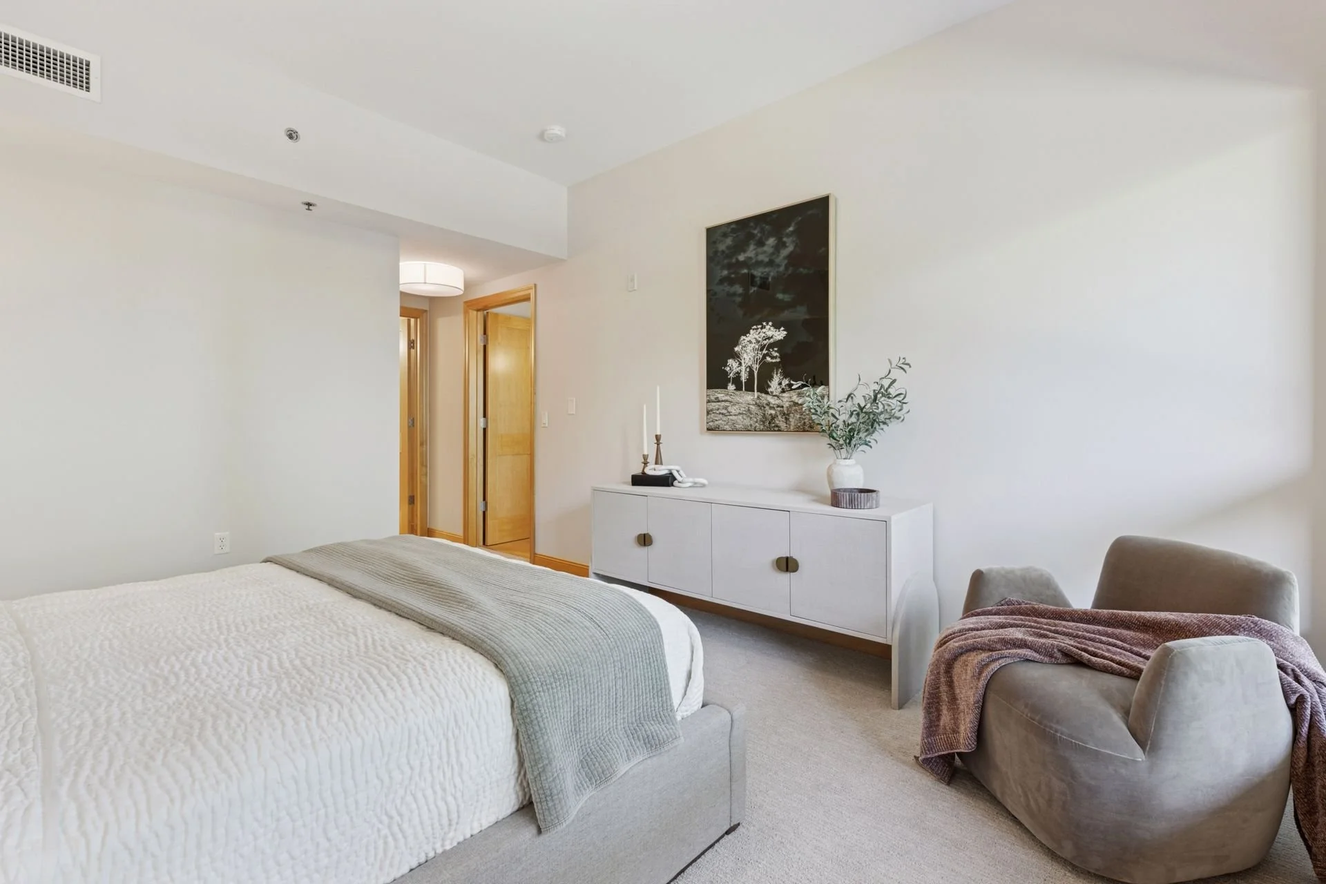 Modern bedroom.