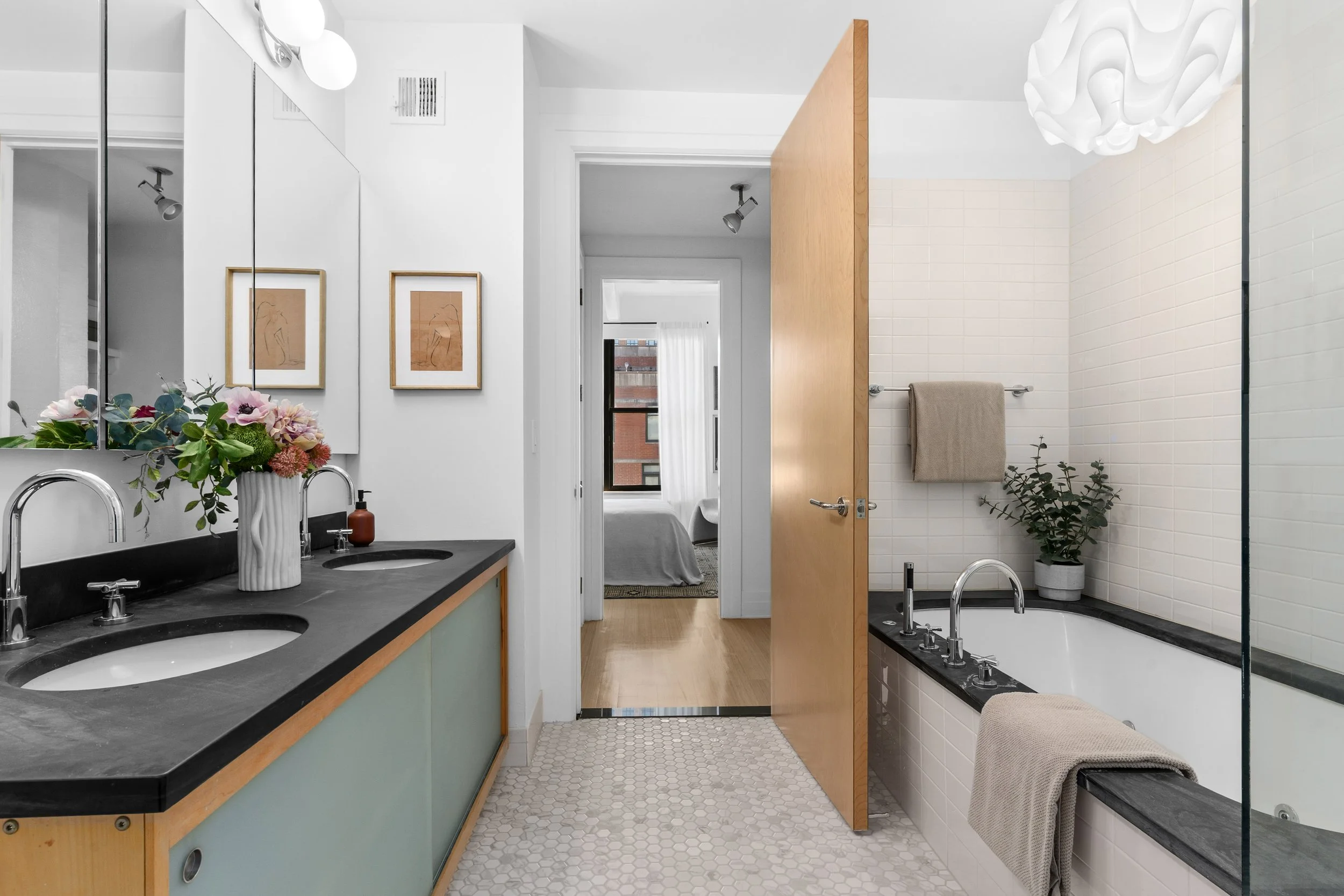 brooklyn-real-estate-photography-master-Bathroom.jpg