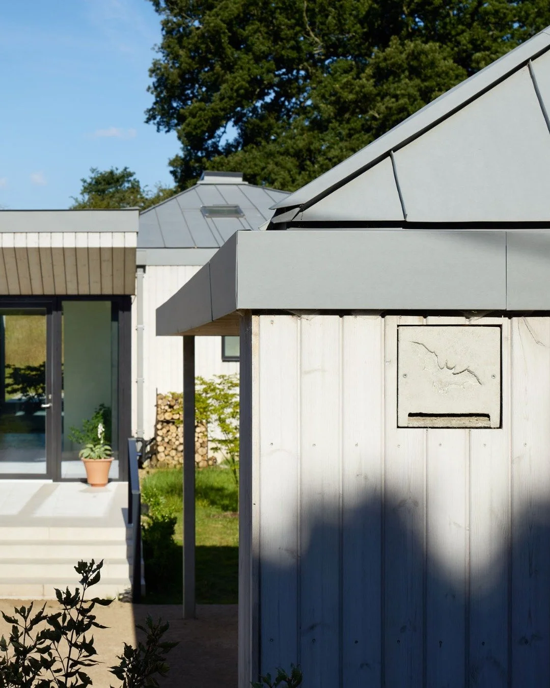 Habitat, built in. Not added on.

When you&rsquo;re designing a home, the details that support wildlife shouldn&rsquo;t be an afterthought.

On this project, habitat is built into the architecture itself. Swift boxes are integrated into the fa&ccedil