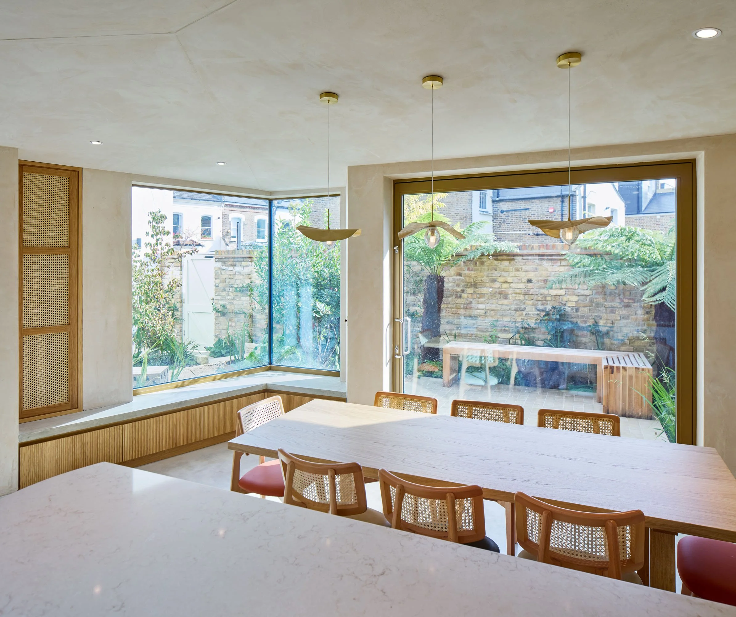Dining area and window seat at Dynevor Road