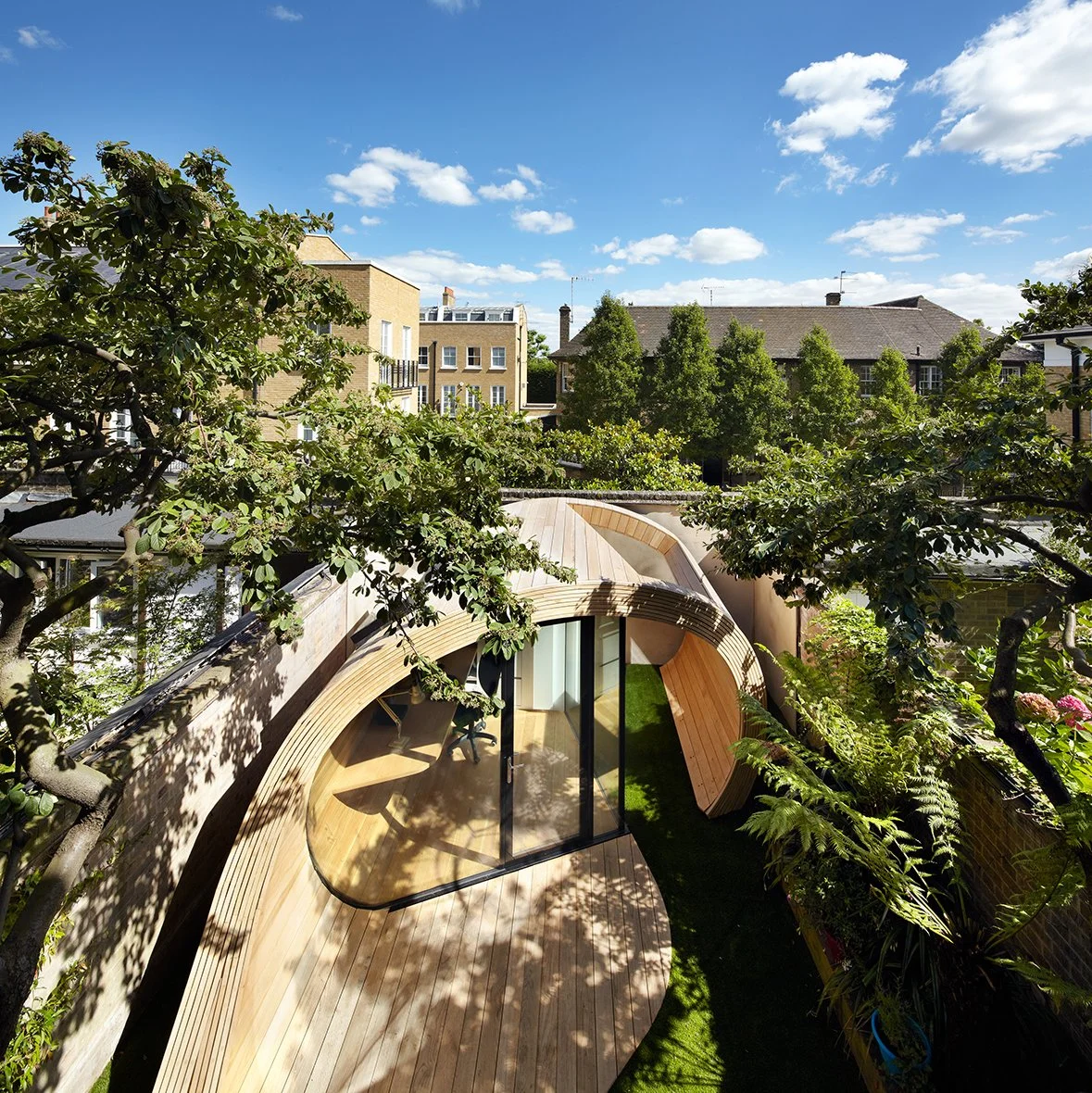 Timber garden office in St John's Wood London