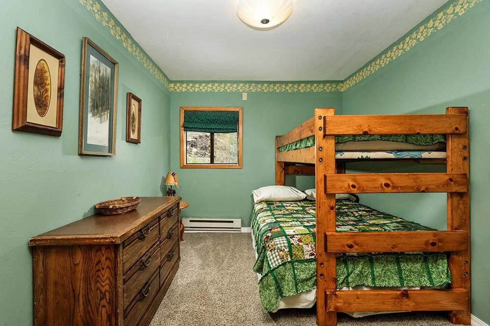 Additional bedroom in downstair barnhouse suite apartment with twin over queen bunkbed